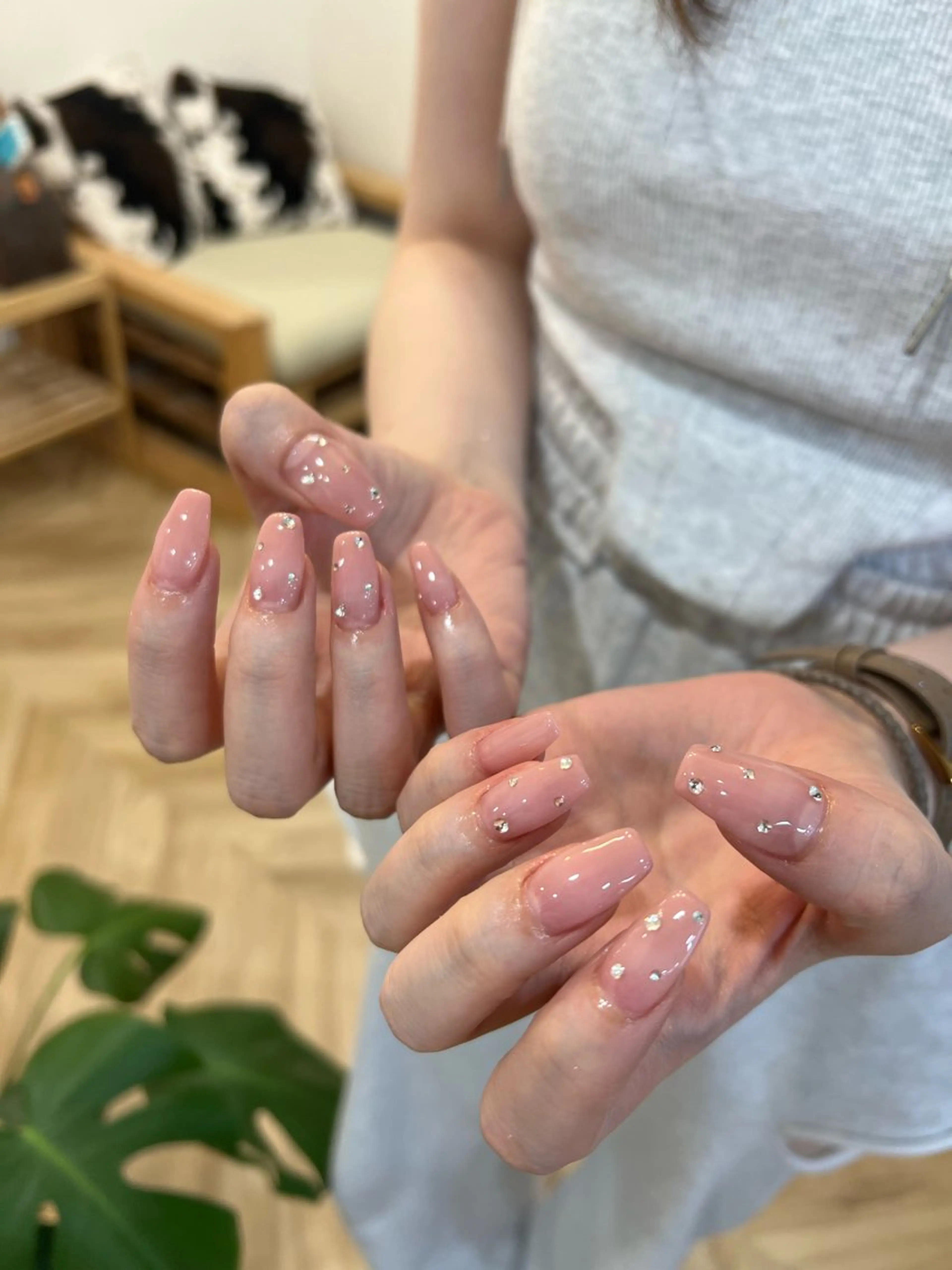 ネイル グラデーション ストーンネイル ハンドネイル フットネイル ハンドケア Nes.Nail所属・Miyagi Asamiのネイルデザイン