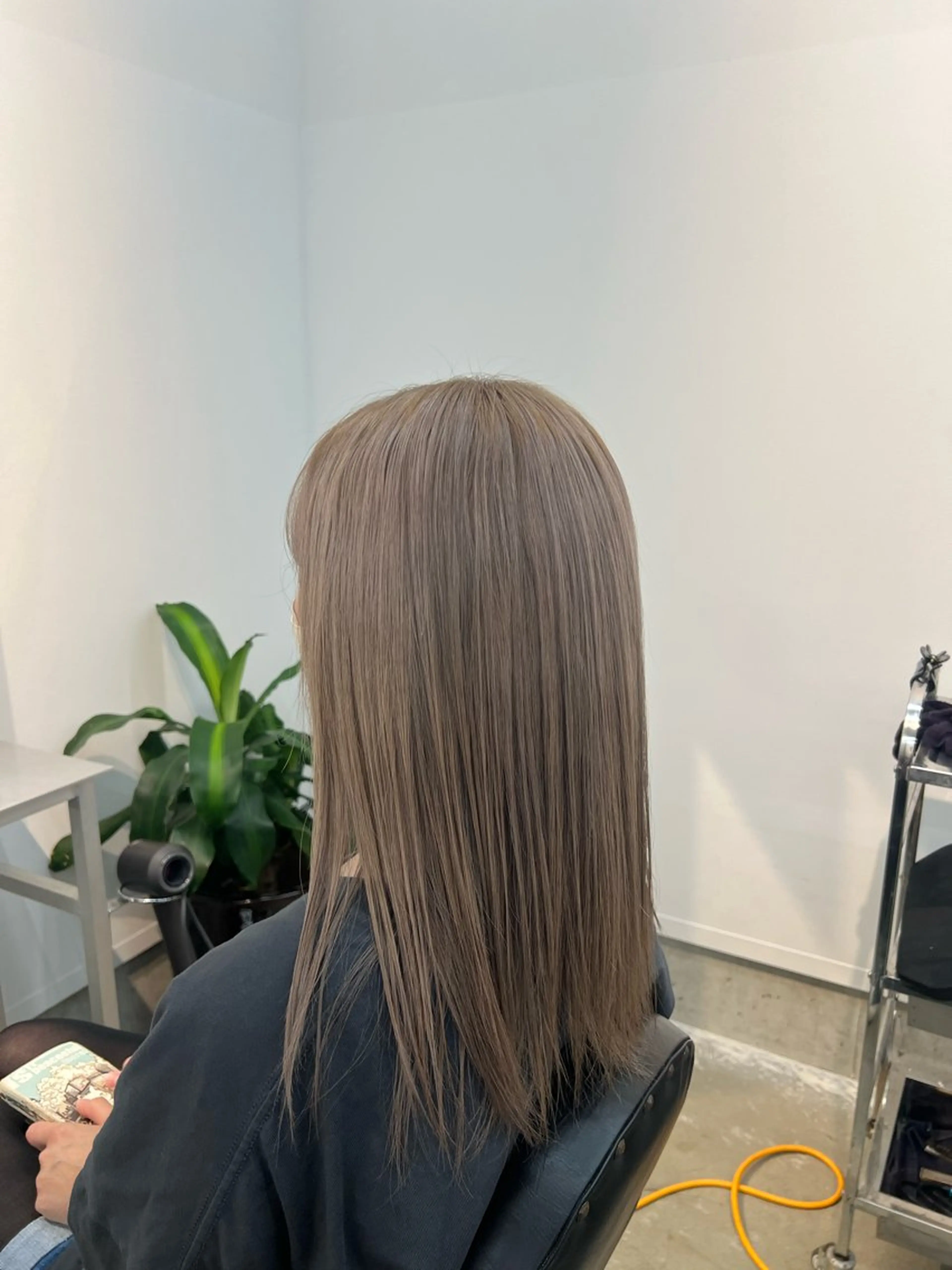 セミロング ヘアカラー Yuito/カラー/ ブリーチ/ストレートのヘアスタイル