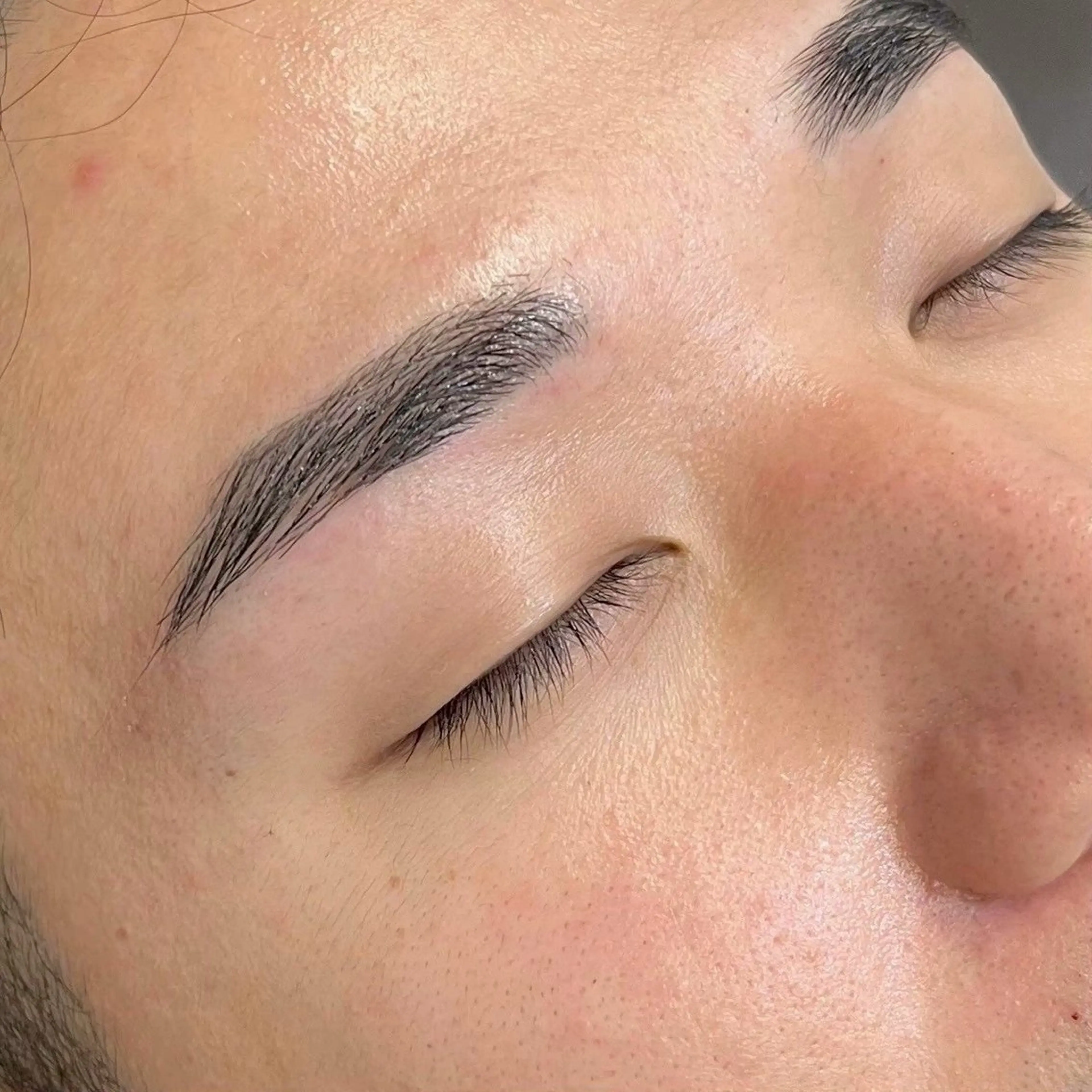 【ミニモ限定🫧🫐】 メンズ 👦🏻 美眉スタイリング (眉毛wax脱毛)➕ 間引き🪽(メイク別途¥500)の写真