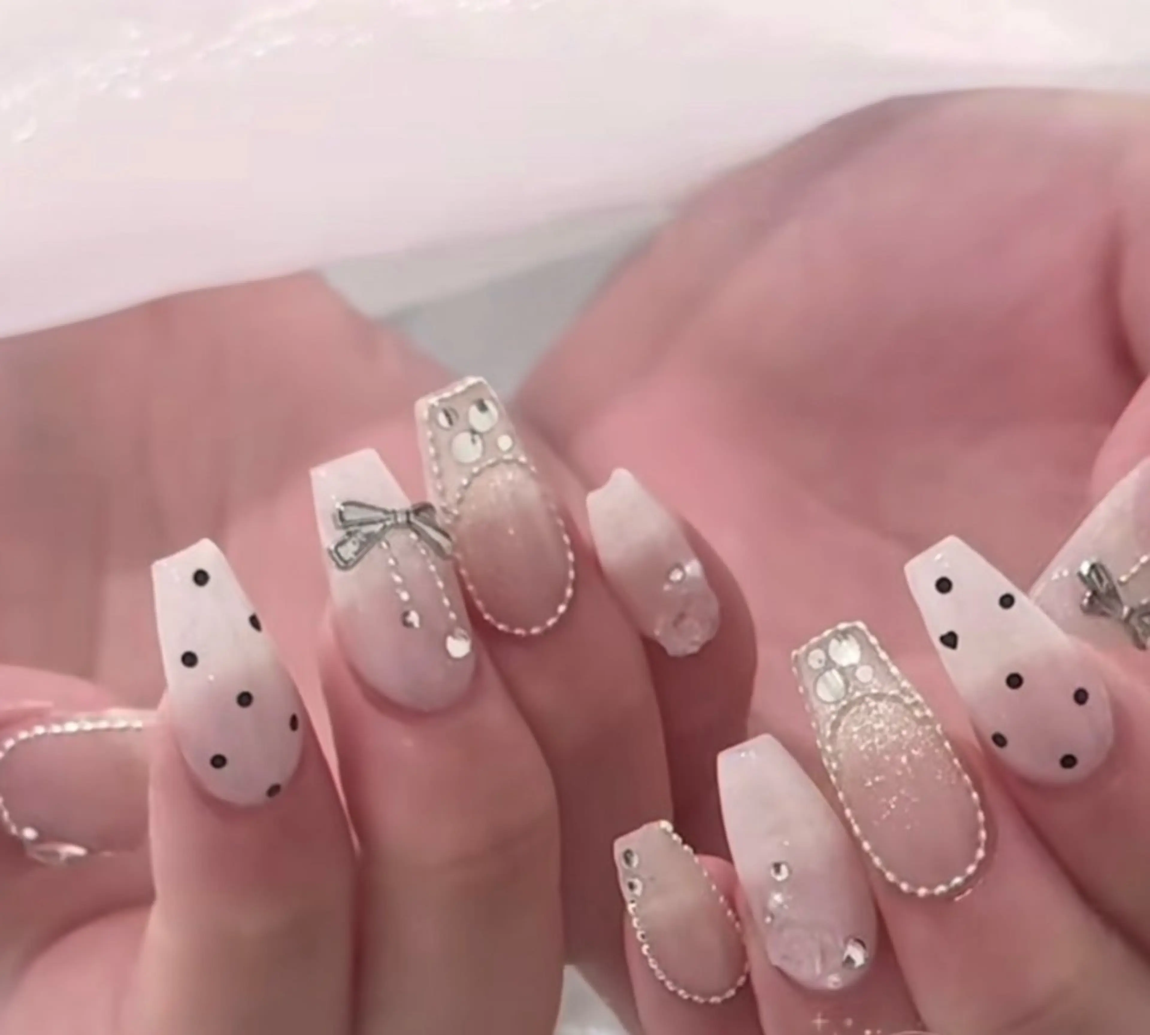 ネイル ハンドネイル KARI ネイルサロンのネイルデザイン