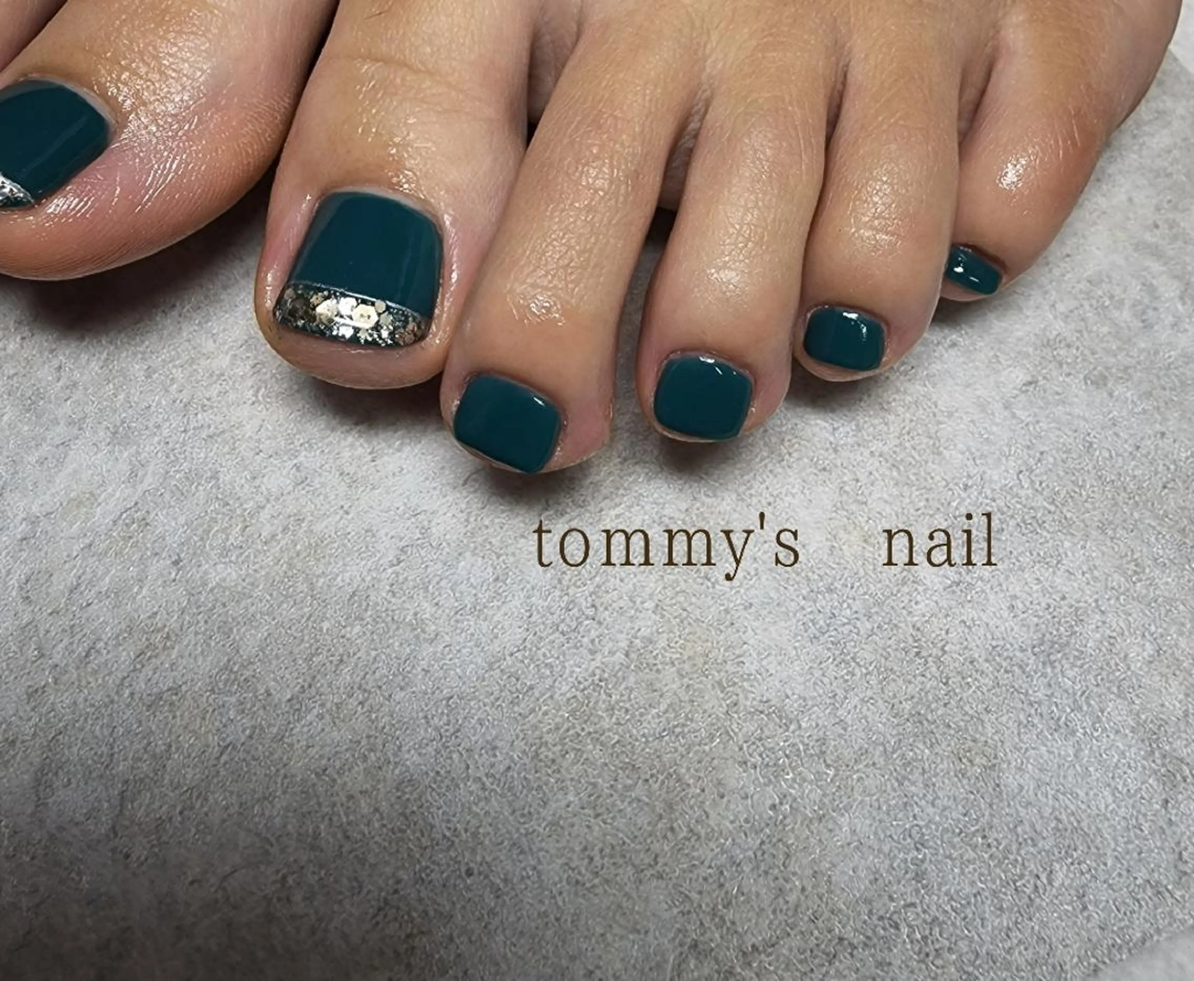 ネイル アートネイル フットネイル ジェルネイル グリーン ミラーネイル tommy's nail所属・福岡/若よもぎ蒸し 全身美容が叶うサロンのネイルデザイン