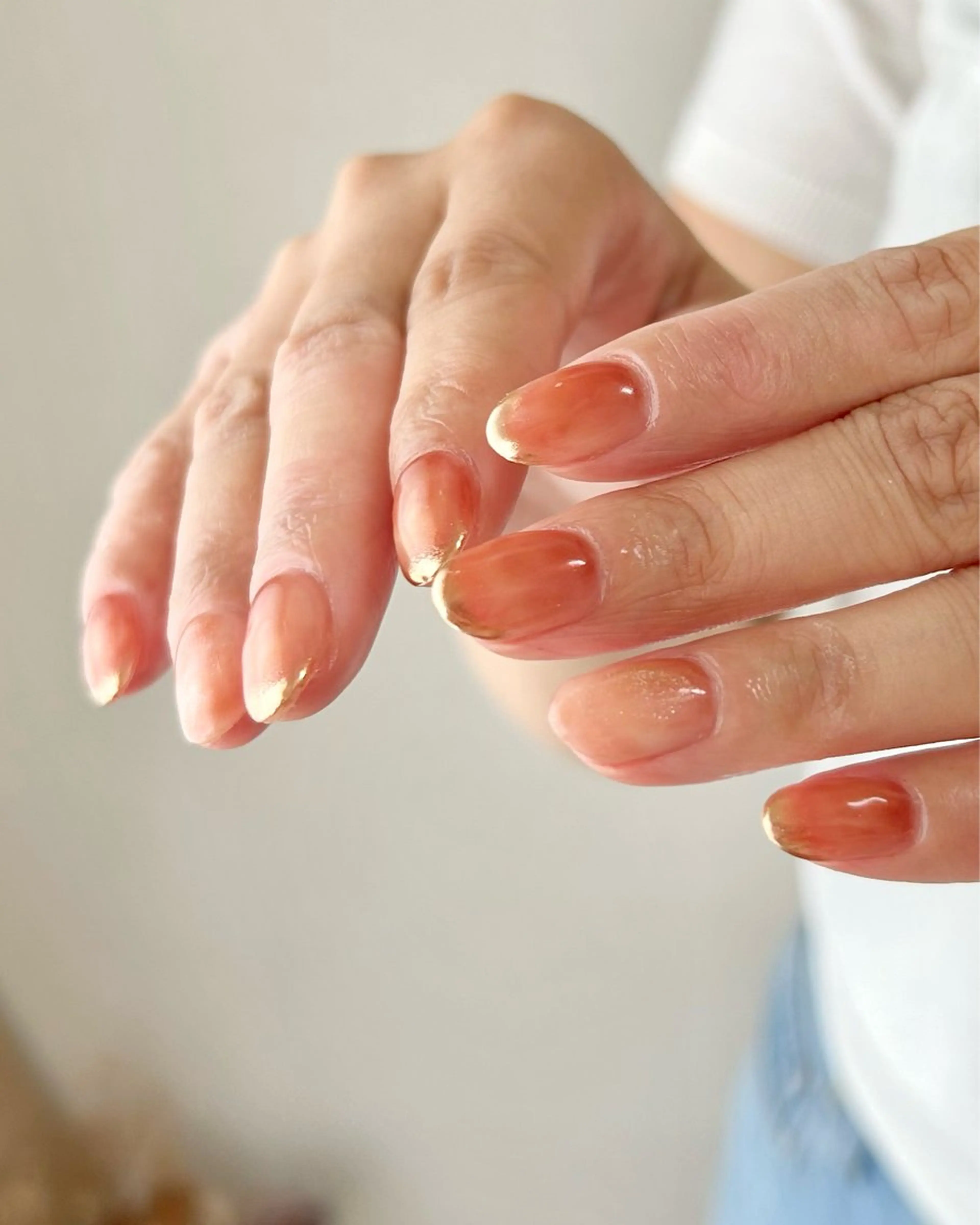 ネイル オーロラネイル ジェルネイル キラキラネイル ニュアンスネイル オフィスネイル 𓂃toi. 儚げnuanceのネイルデザイン