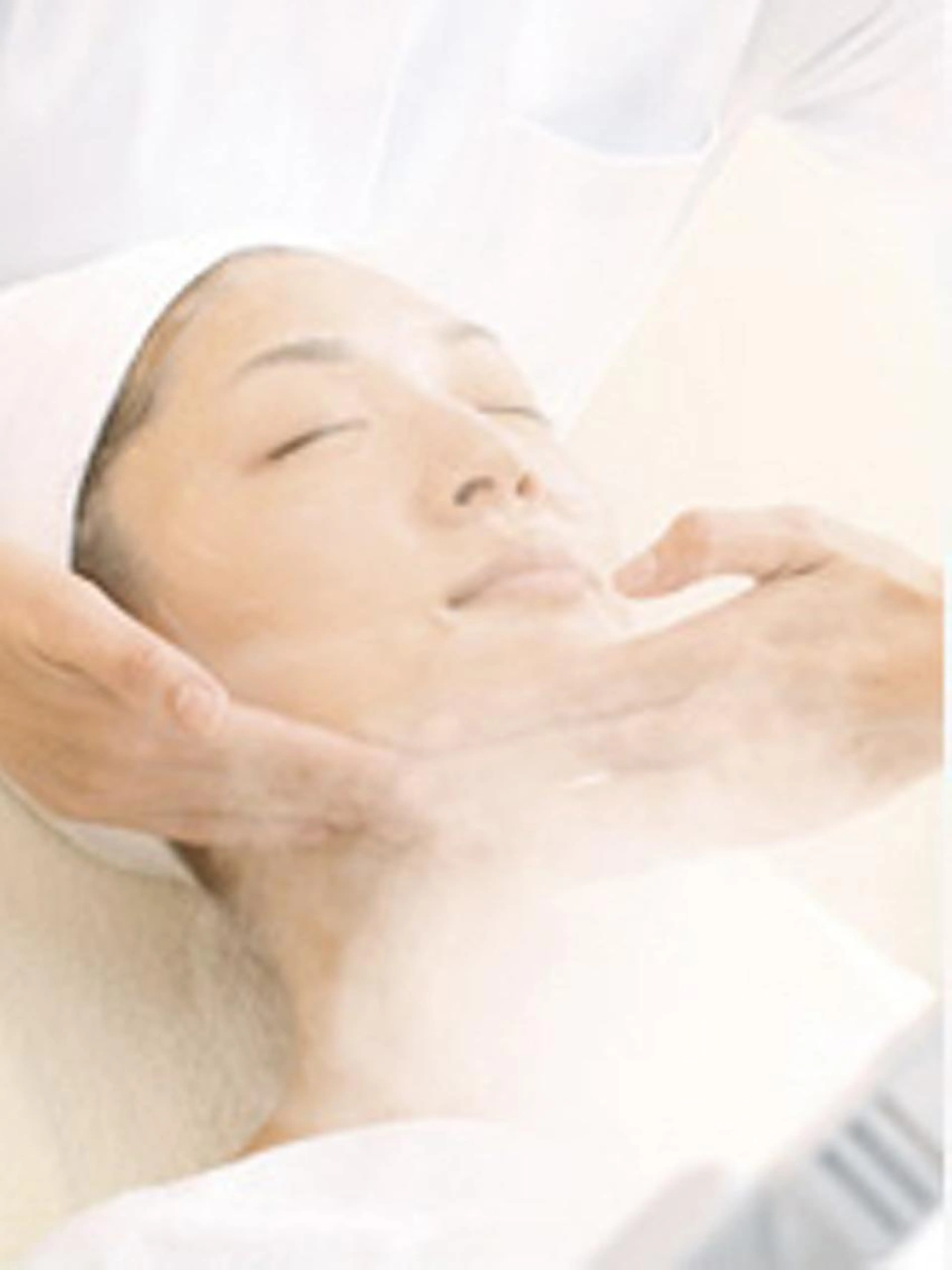 フェイシャルマッサージ➕超音波エステ➕スチーム＆キッシング➕肌質別パック＆トラブル別パック✨の写真