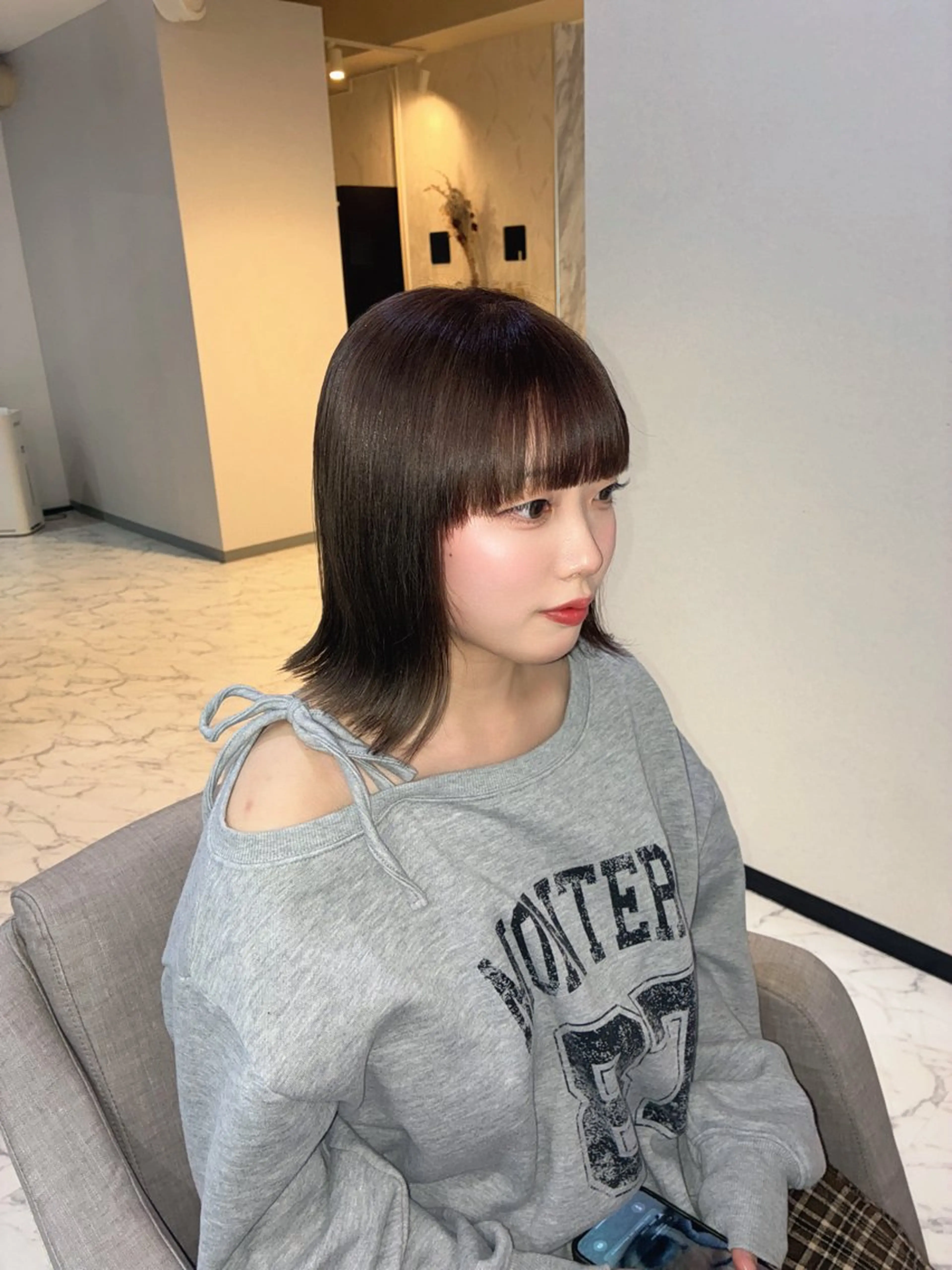 ミディアム カラー ベージュカラー ブリーチ ボブ ハナダ メイのヘアスタイル