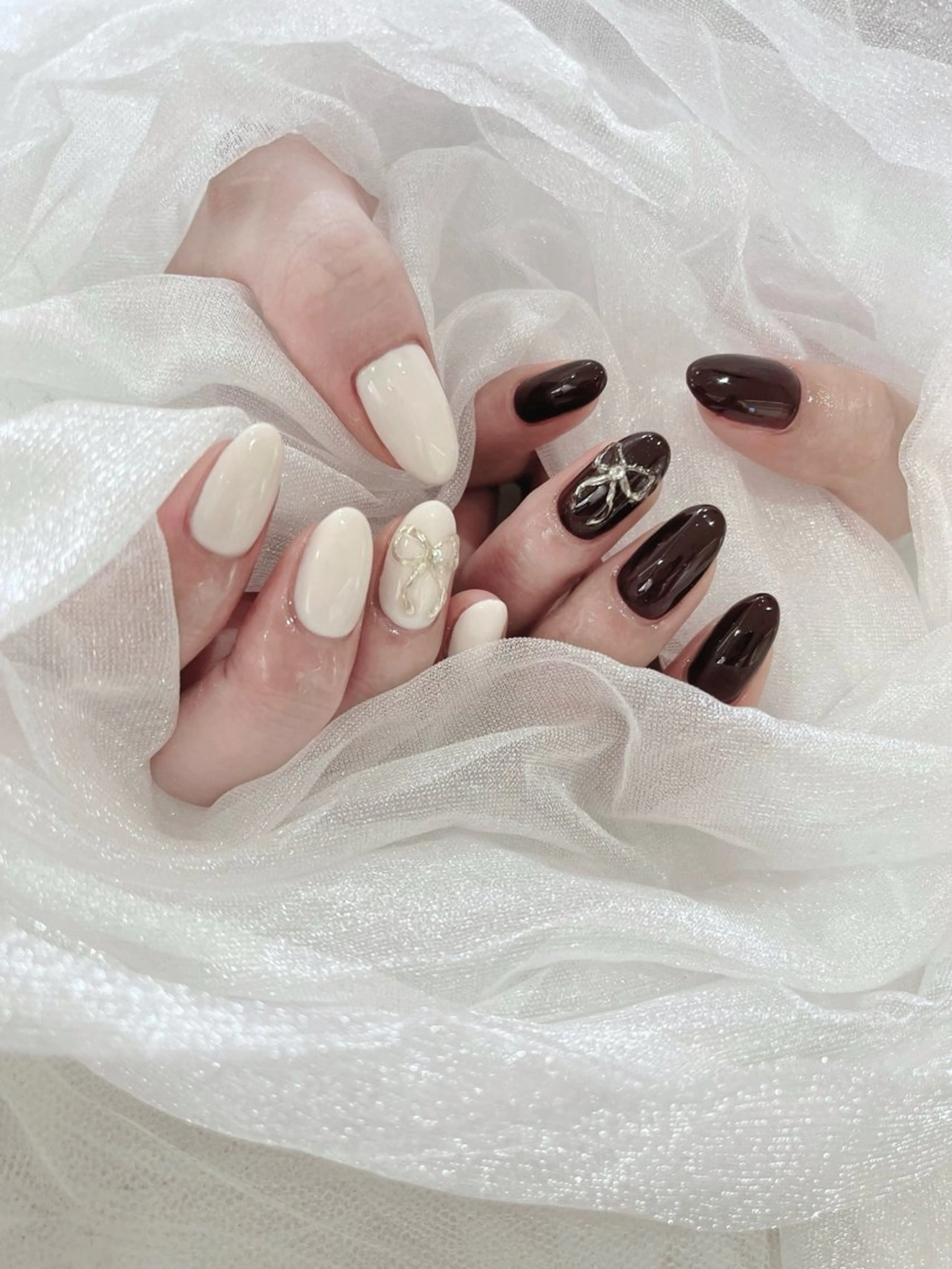 ネイル ワンカラーネイル リボン シンプルネイル 冬ネイル ハンドネイル hiyo🫧ネイル /渋谷💍🎀のネイルデザイン