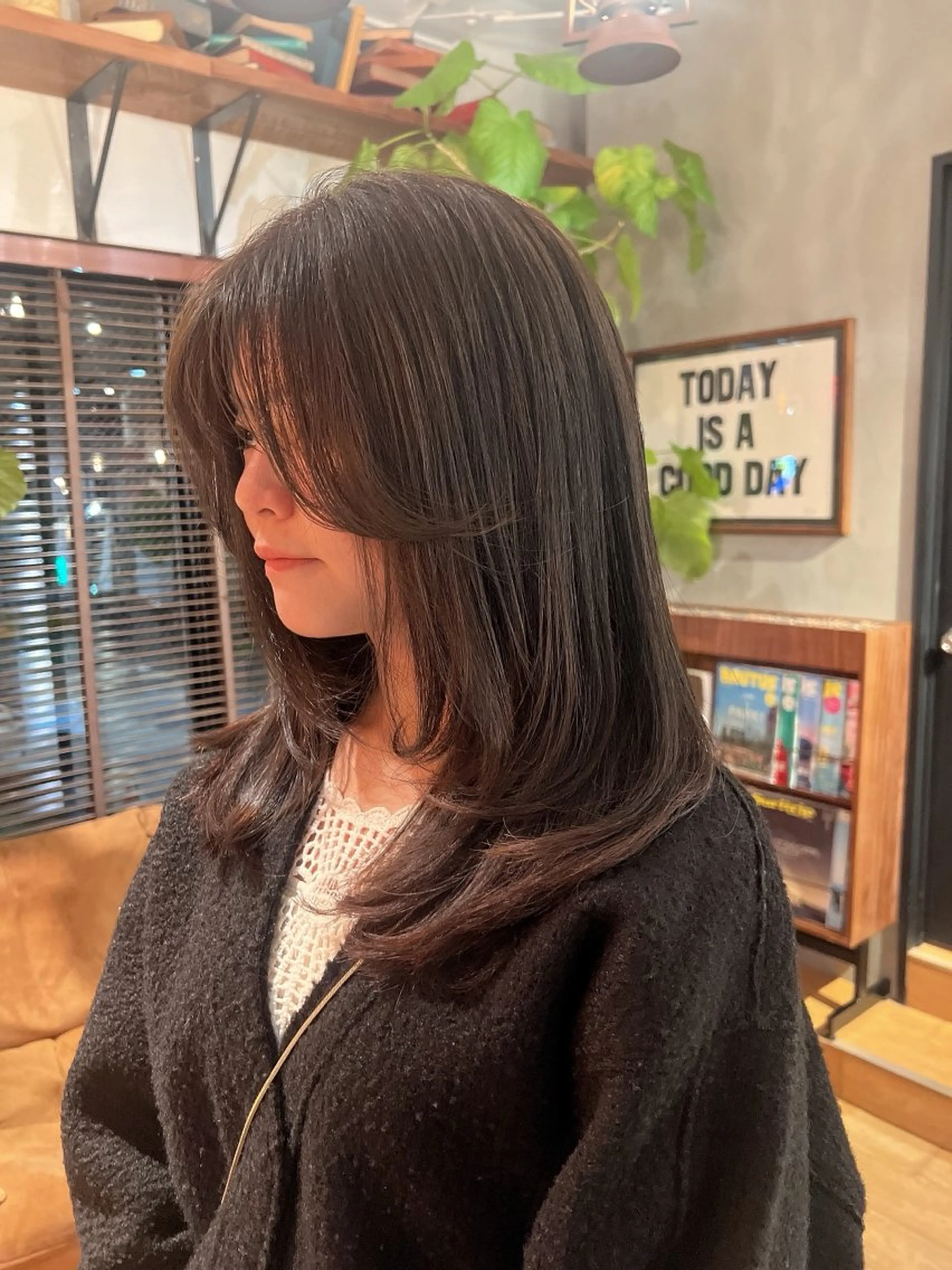 セミロング カラー ブリーチ 透明感カラー ダブルカラー ブリーチなしカラー 似合わせカット✂︎ 艶カラー･*:湊七海のヘアスタイル