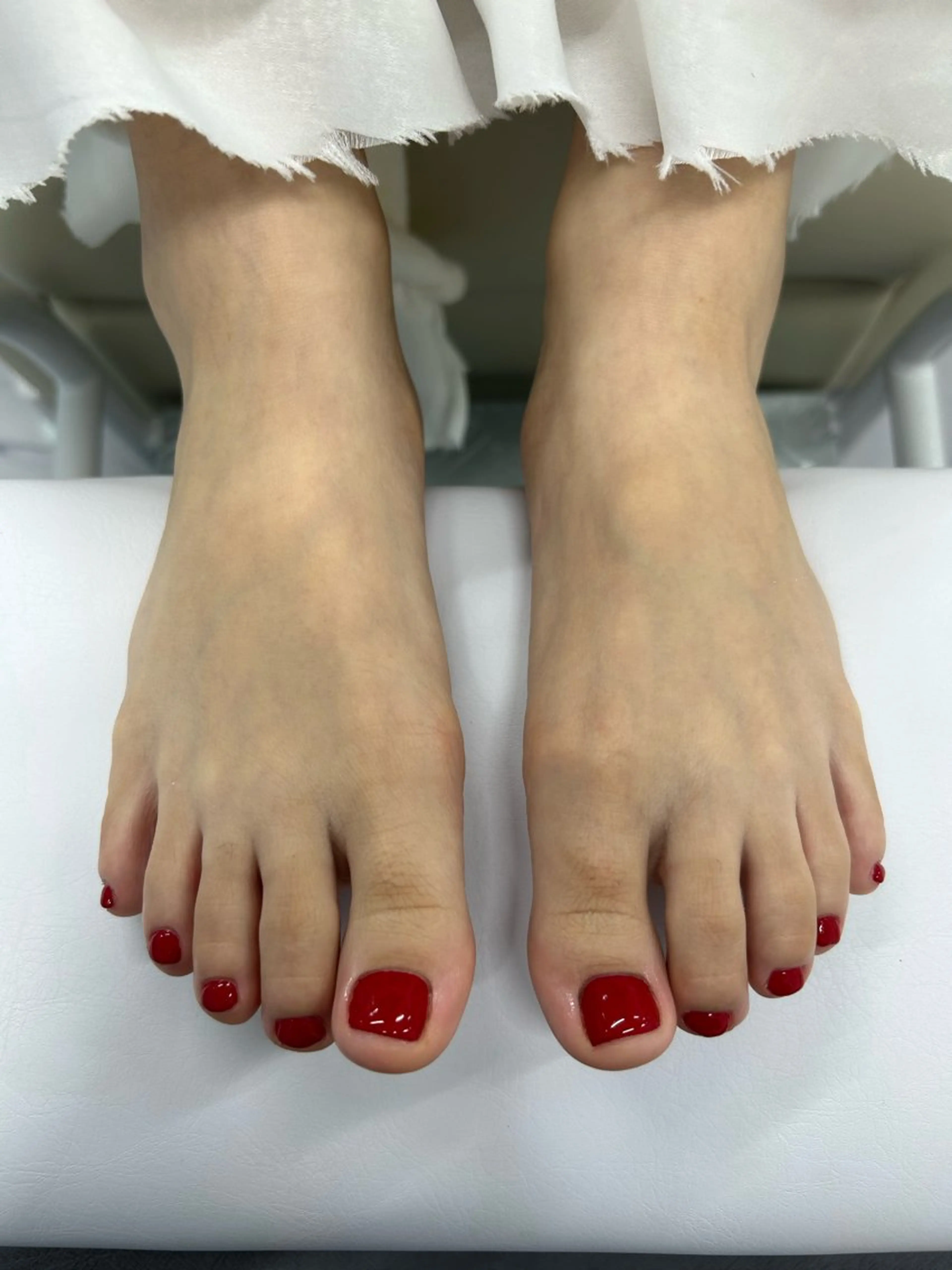 ネイル フットネイル ワンカラーネイル 赤色 加藤 楓子のネイルデザイン