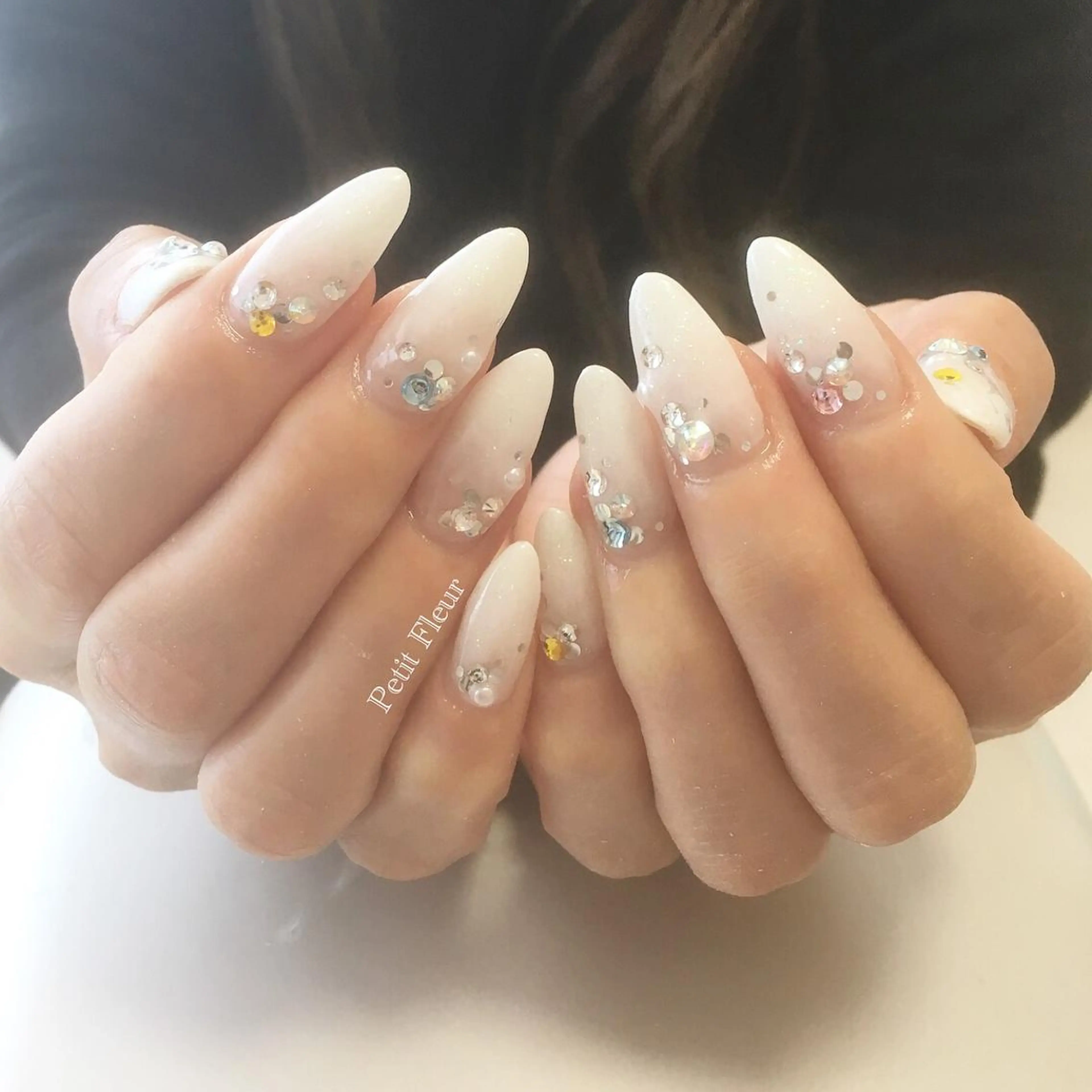 ネイル グラデーション キラキラネイル Petit Fleur所属・青柳 亜梨奈のマツエク・マツパデザイン