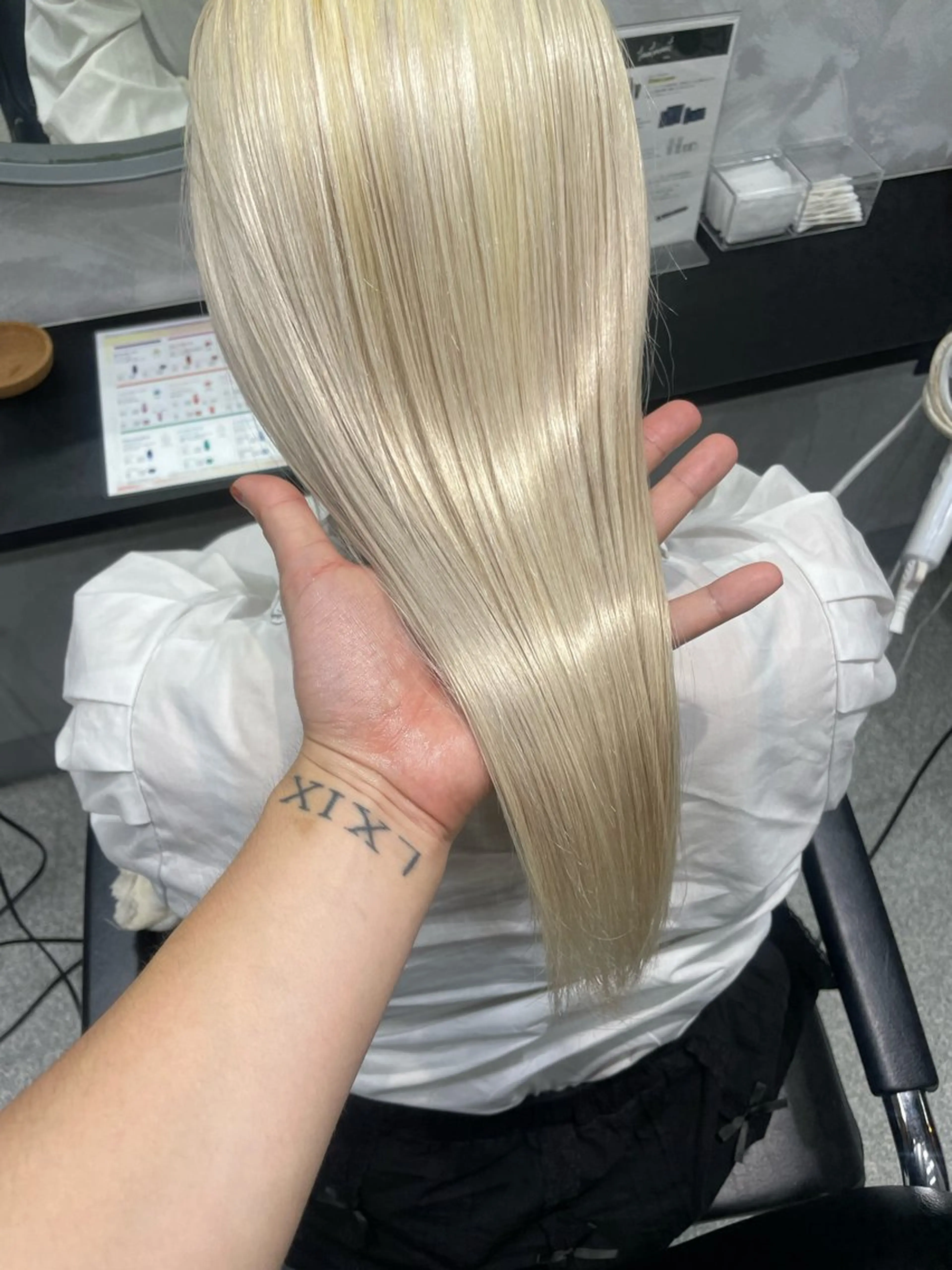 🩵🩵大人気🩵🩵艶髪目指すならこれ!似合わせカット+髪質改善トリートメント+超音波アイロンの写真