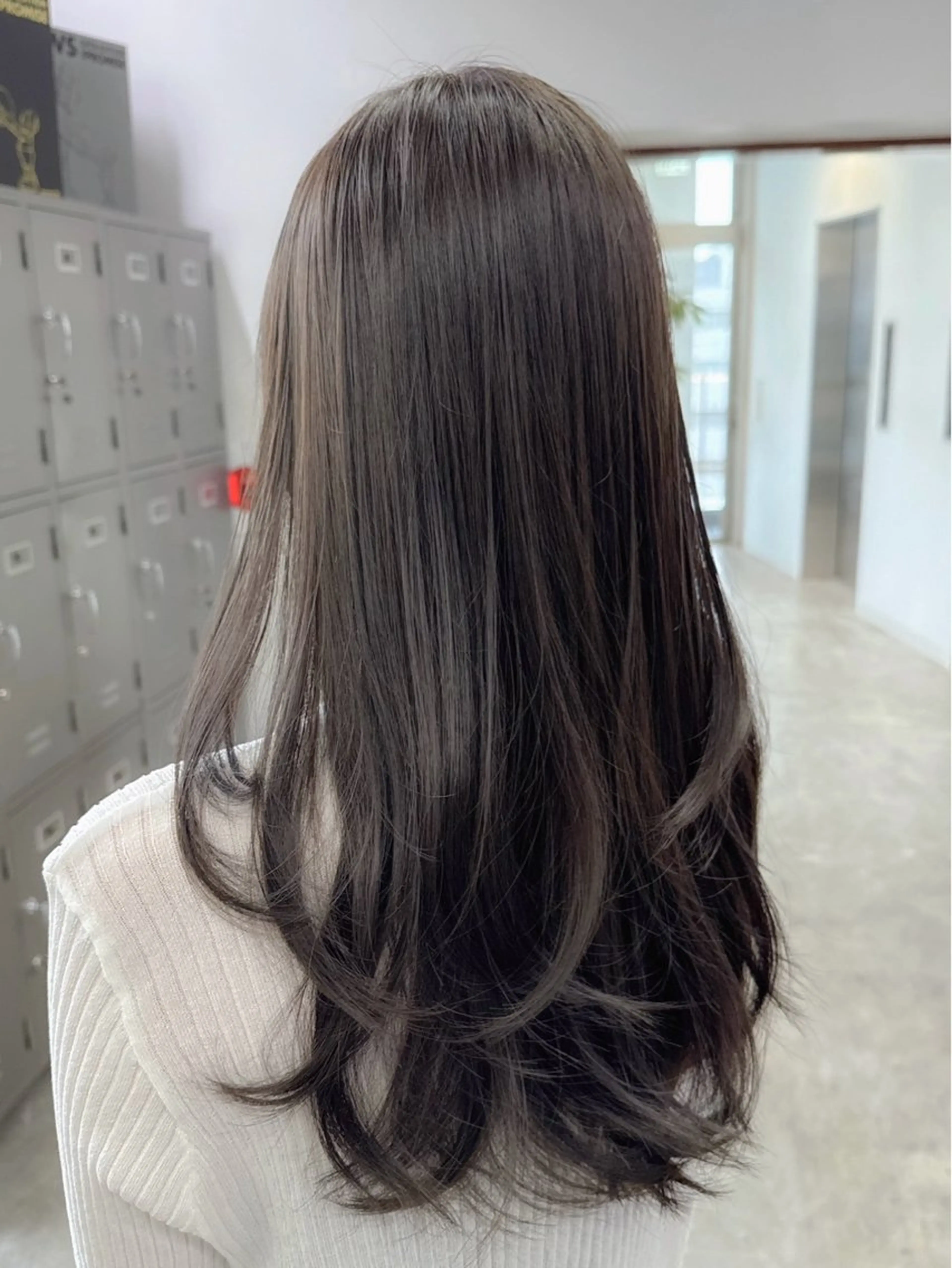 ロング カラー アッシュ ベージュカラー ブラウンカラー ロング かみしー/艶カラー /ブラウンカラーのヘアスタイル