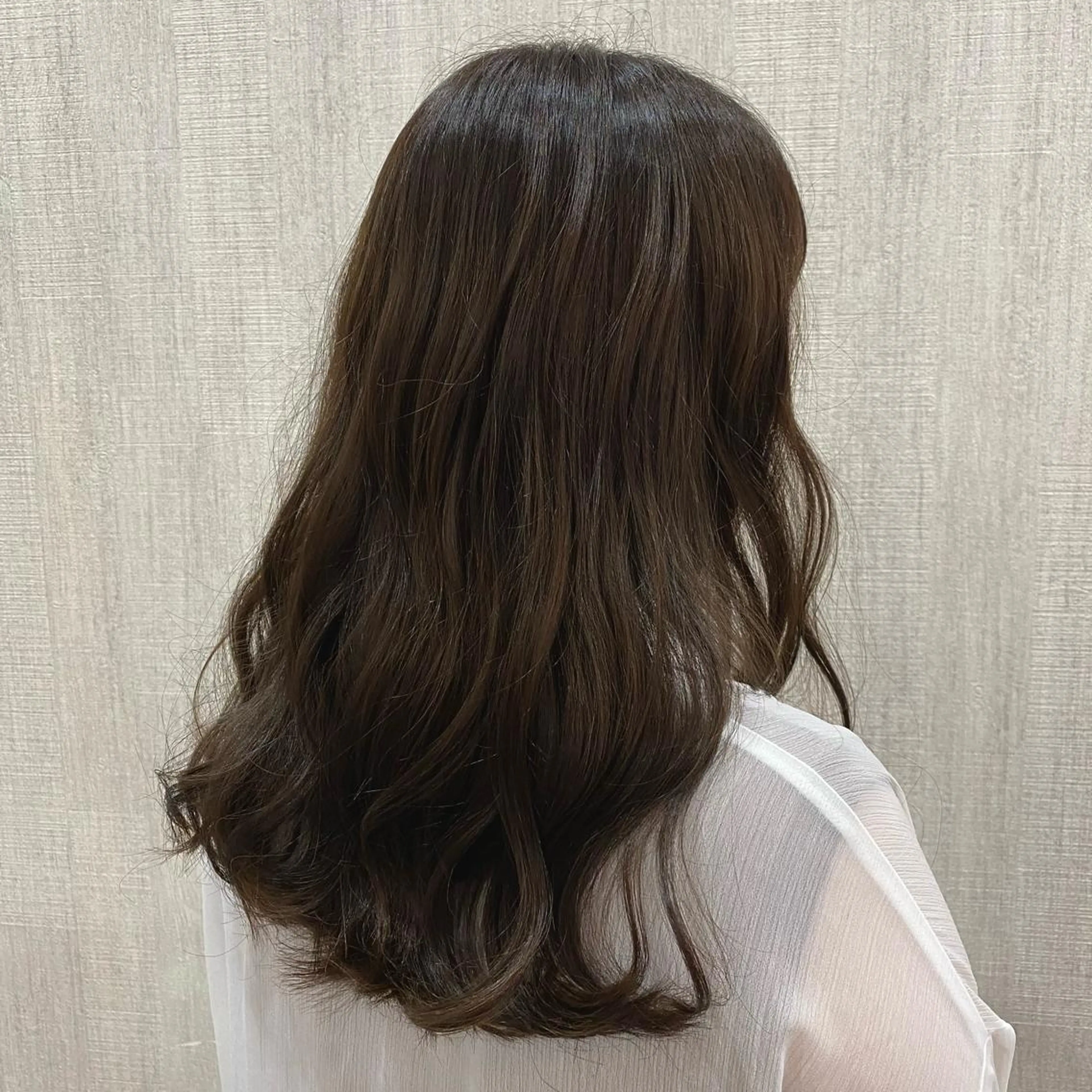 セミロング カラー カット ヘアカラー トリートメント 🫧透け感⋆艶髪💎 山口アヤカのヘアスタイル