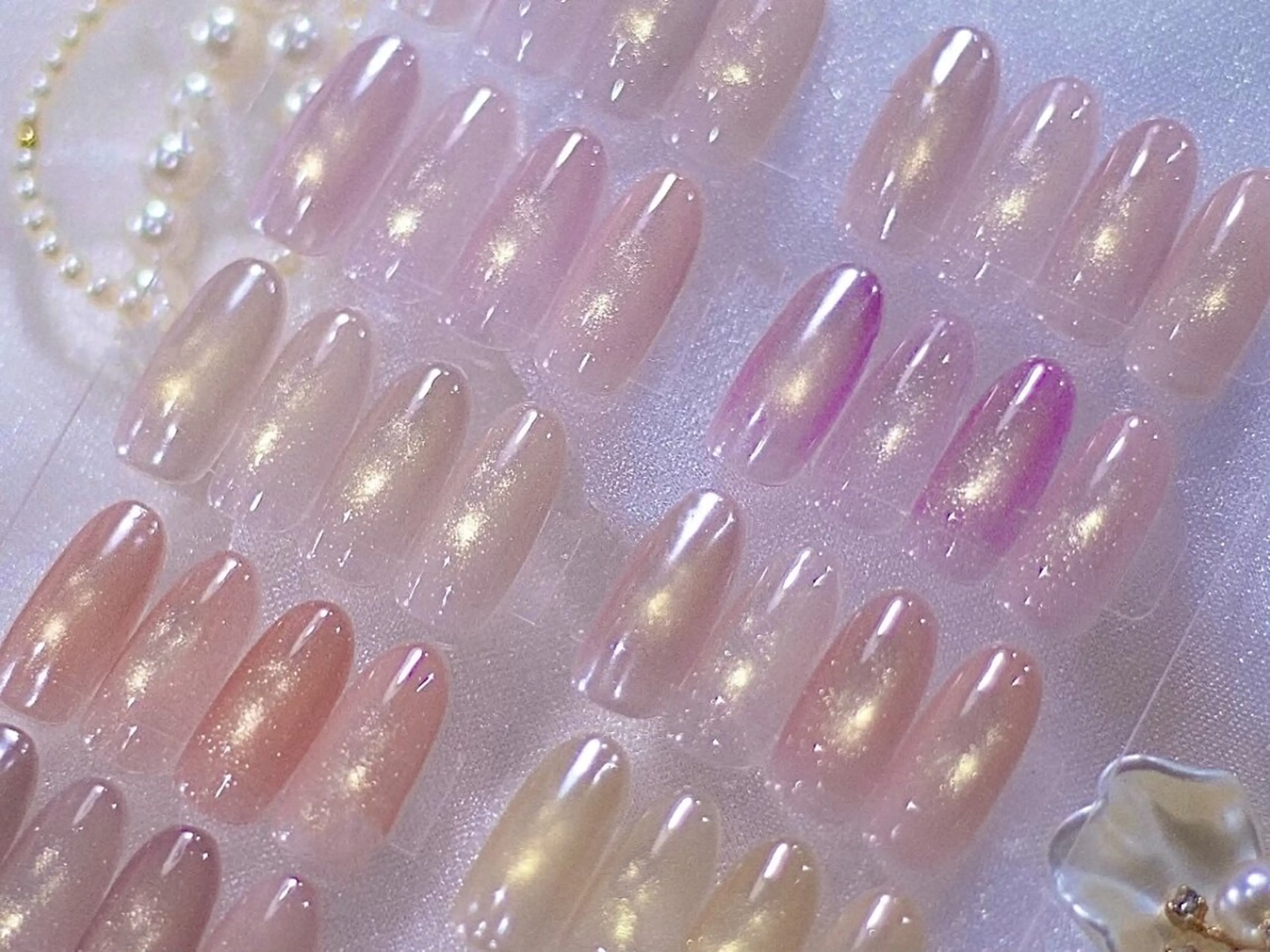 🫧ぷるぷるキラキラ✨ピンク系マグネットネイル💅🏻【オフなし】の写真
