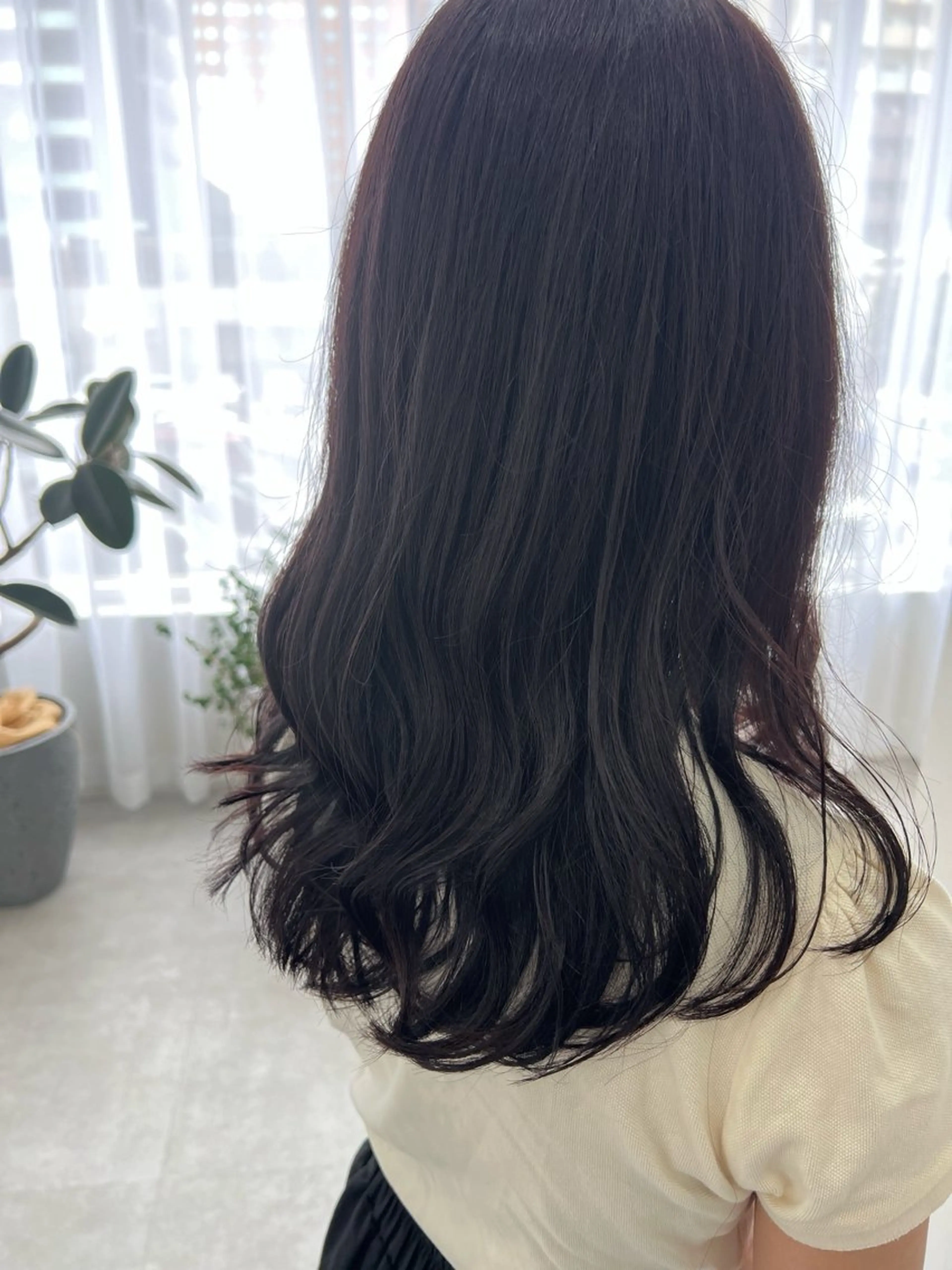 ミディアム レイヤーカット SOYON栄 山下麻央のヘアスタイル