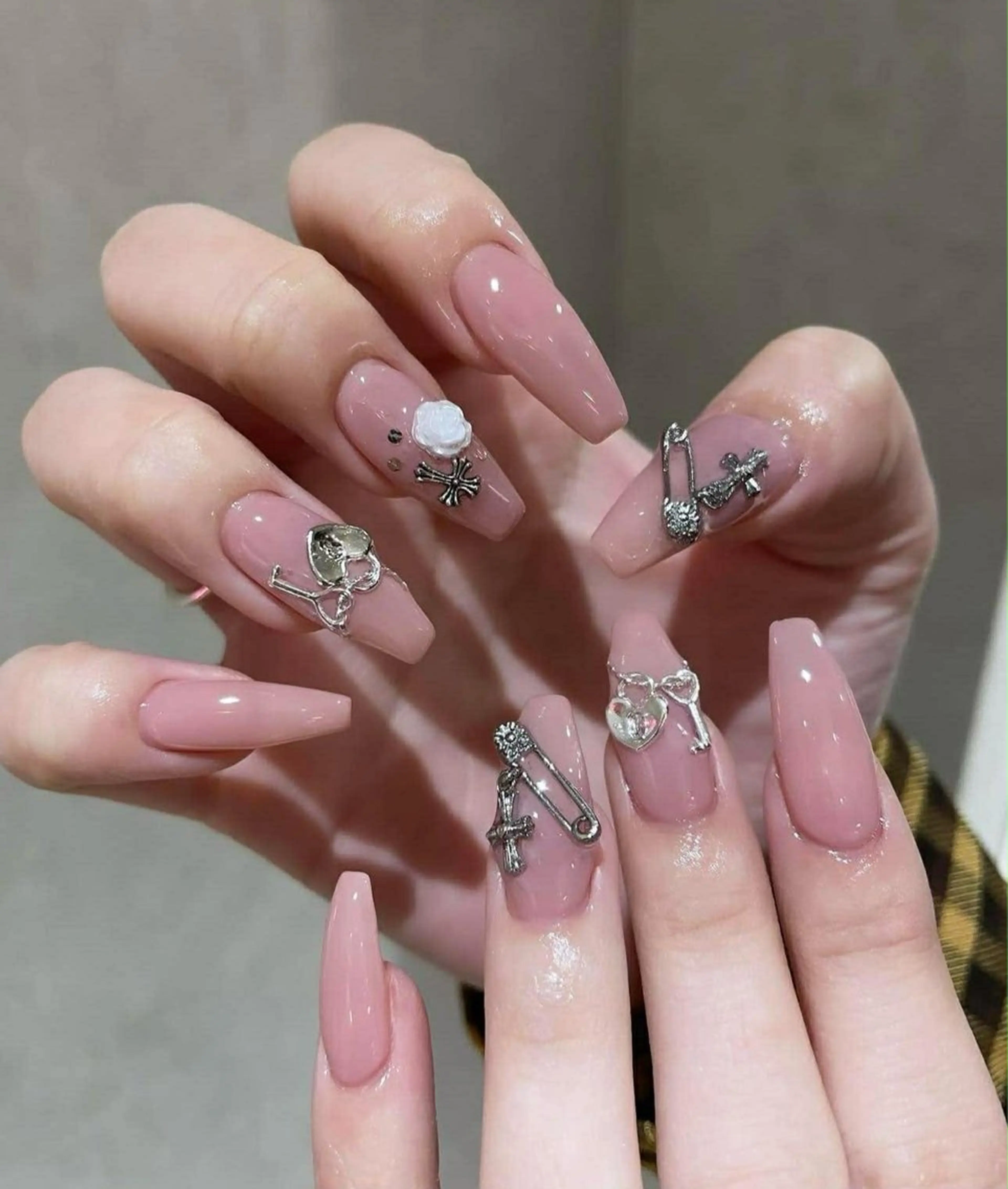 ネイル Queen Nail 柏店　クイーンネイルのネイルデザイン