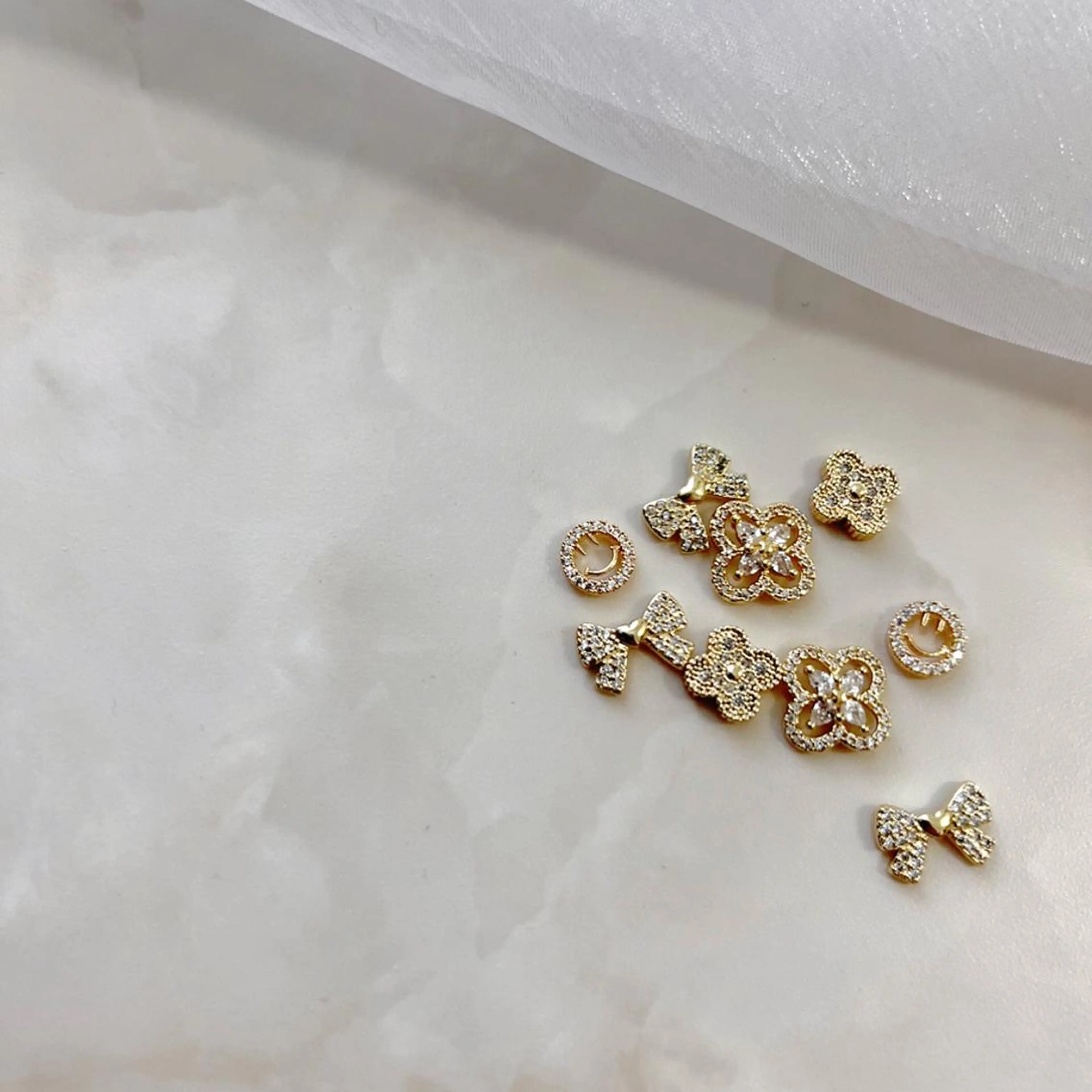 ネイル オーロラネイル ブラウン カジュアル フットネイル フレンチネイル ハンドネイル _Defi_ by Kaoriのネイルデザイン