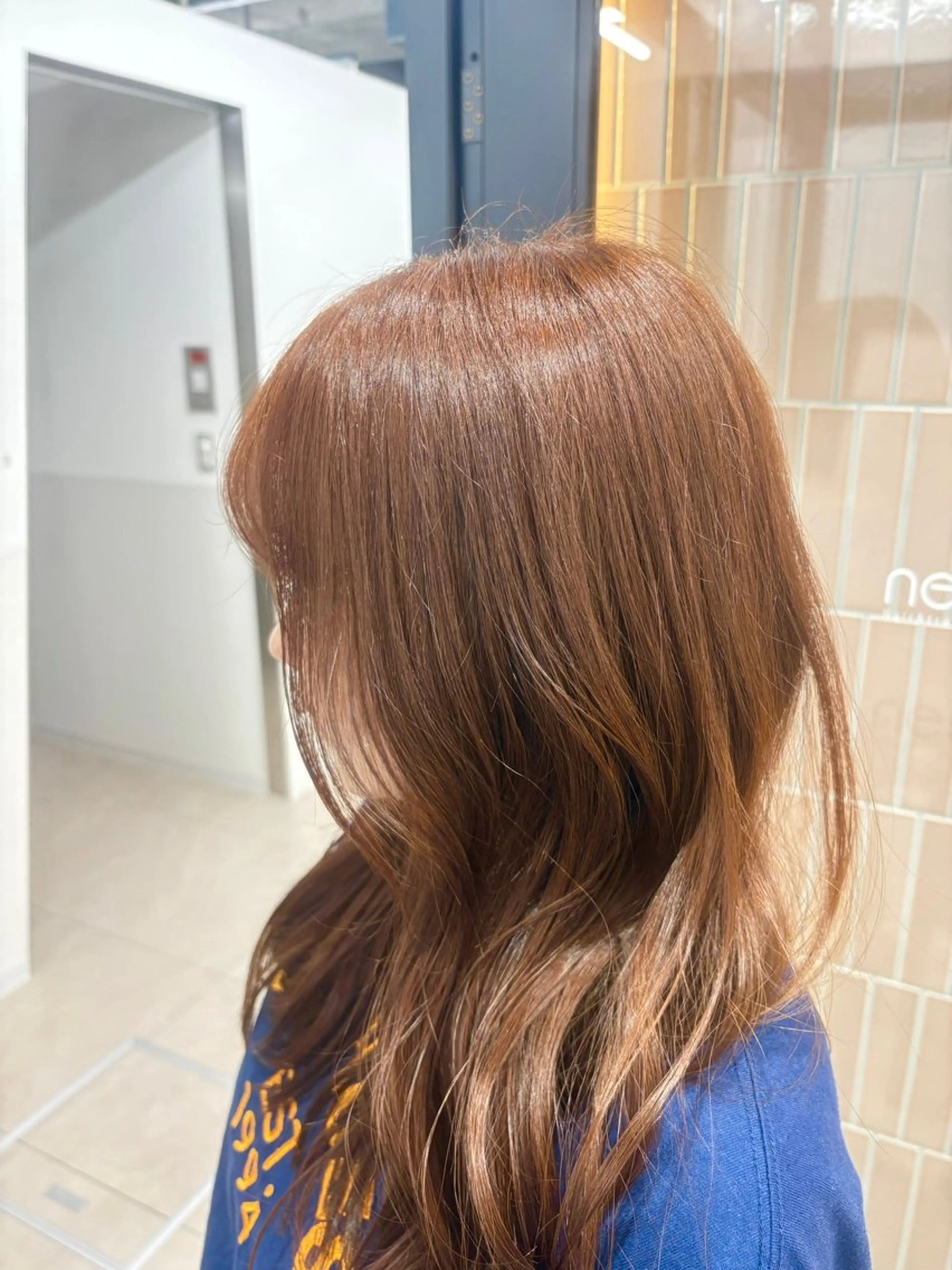 ミディアム オレンジブラウン カット ヘアカラー トリートメント レイヤー／髪質改善 ／YUのヘアスタイル