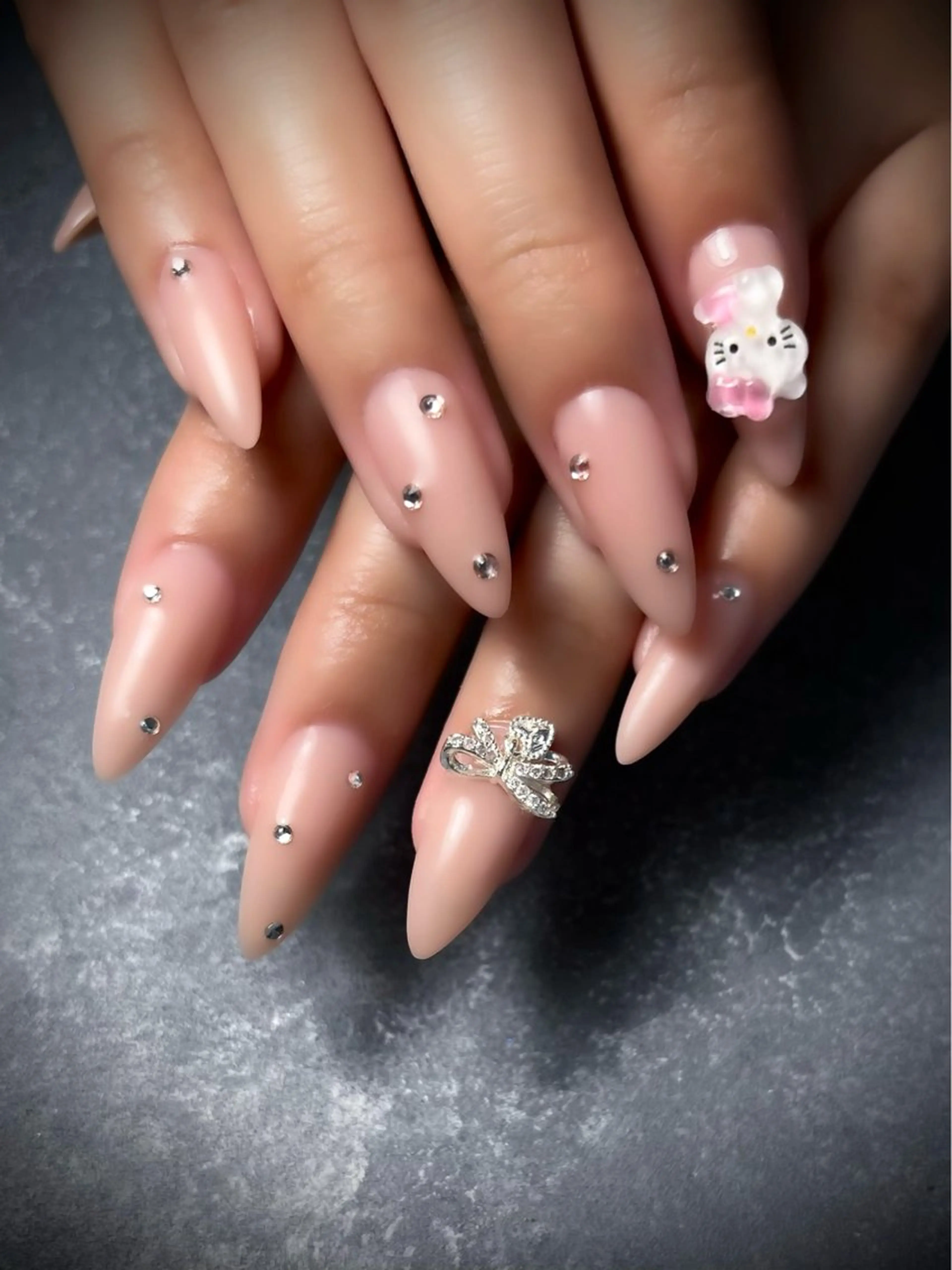 ネイル キラキラネイル マグネットネイル ワンカラーネイル スカルプネイル ワンホンネイル nine.🦋 YUKOのネイルデザイン