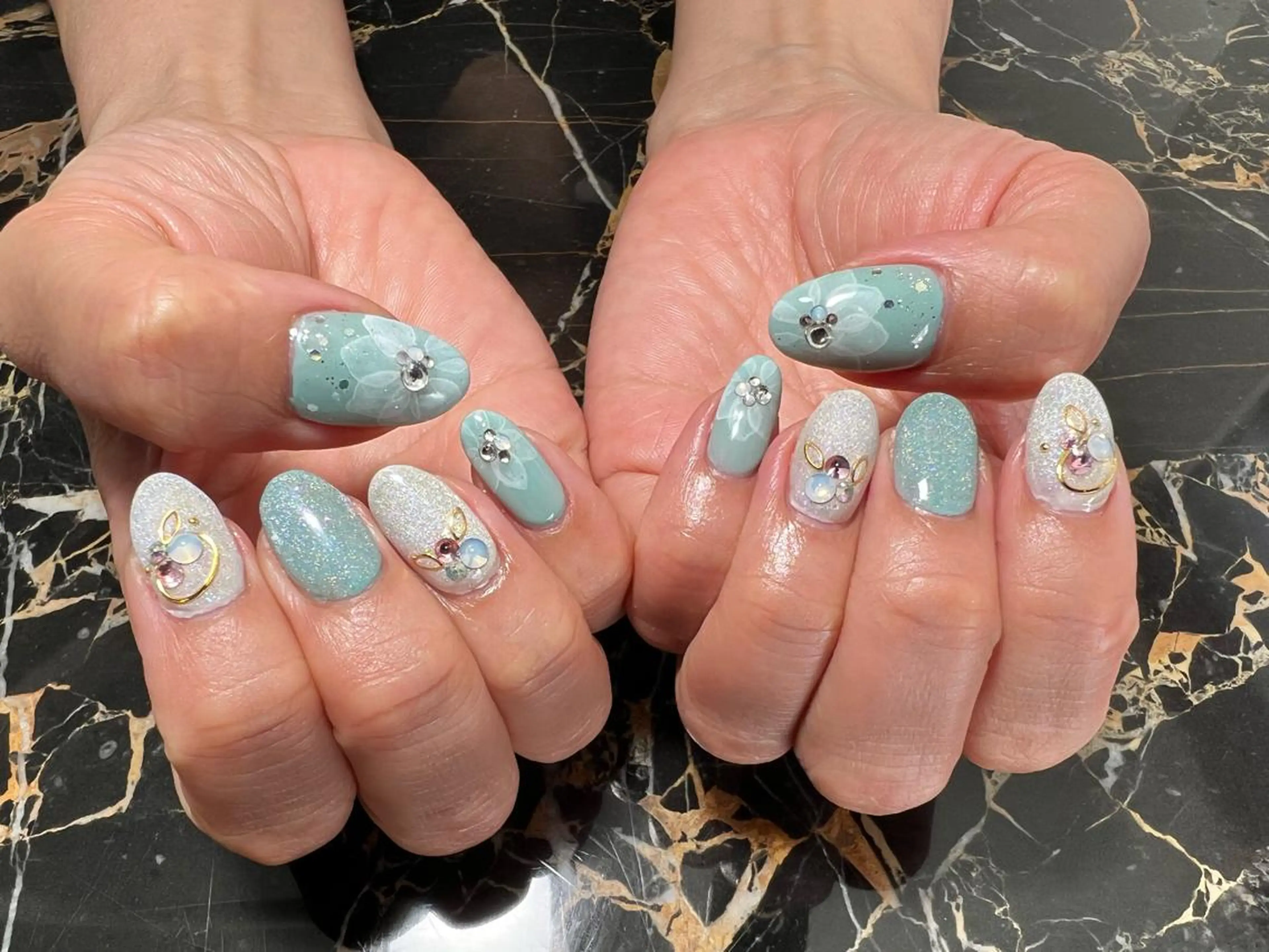 ネイル フラワーネイル キラキラネイル 春ネイル ハンドネイル たきぐち みちこのネイルデザイン