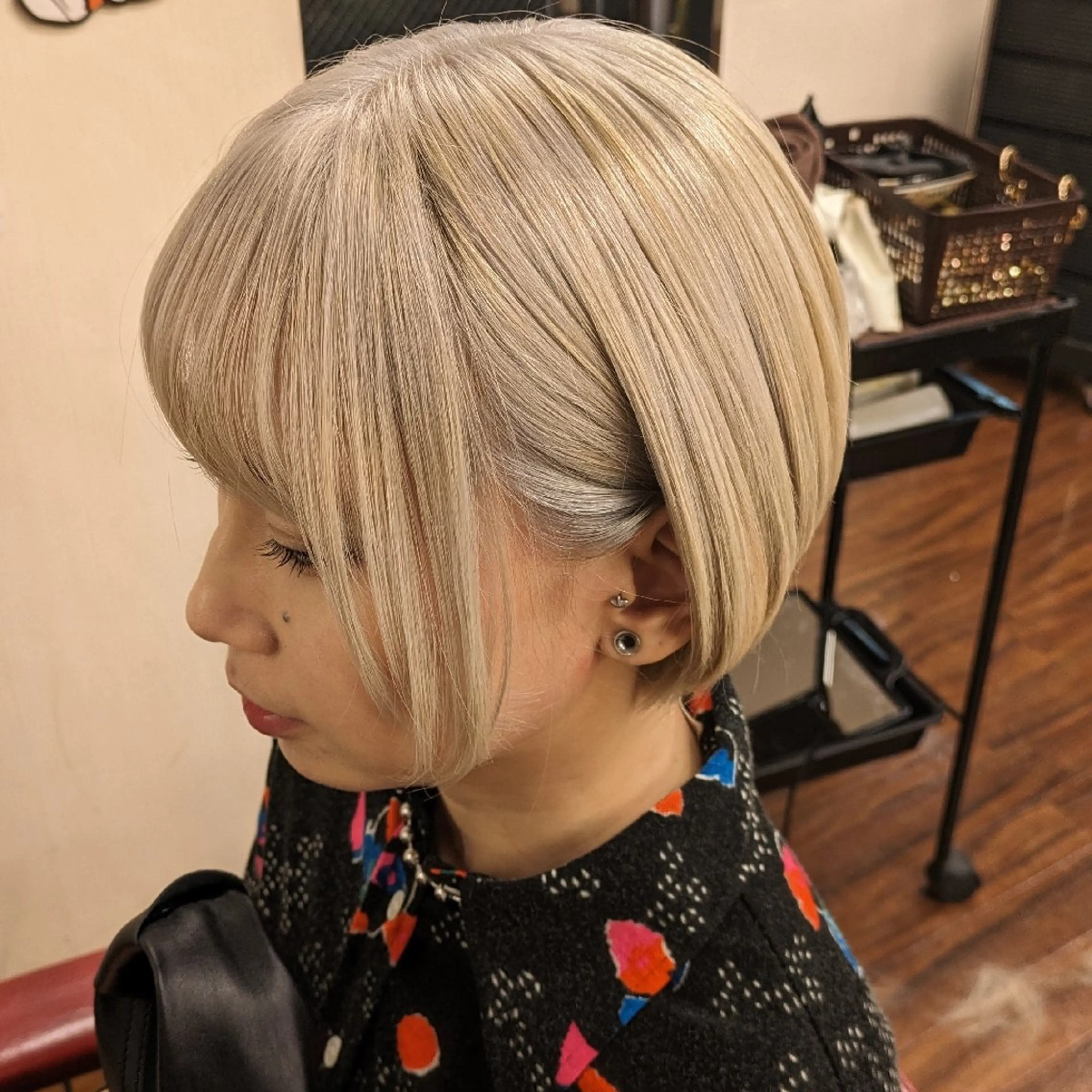 ショート カラー ブリーチ ブロンド シルバー カット ヘアカラー トリートメント fuwat所属・秋葉原でカラーする なら🐉ちぇーたんのヘアスタイル