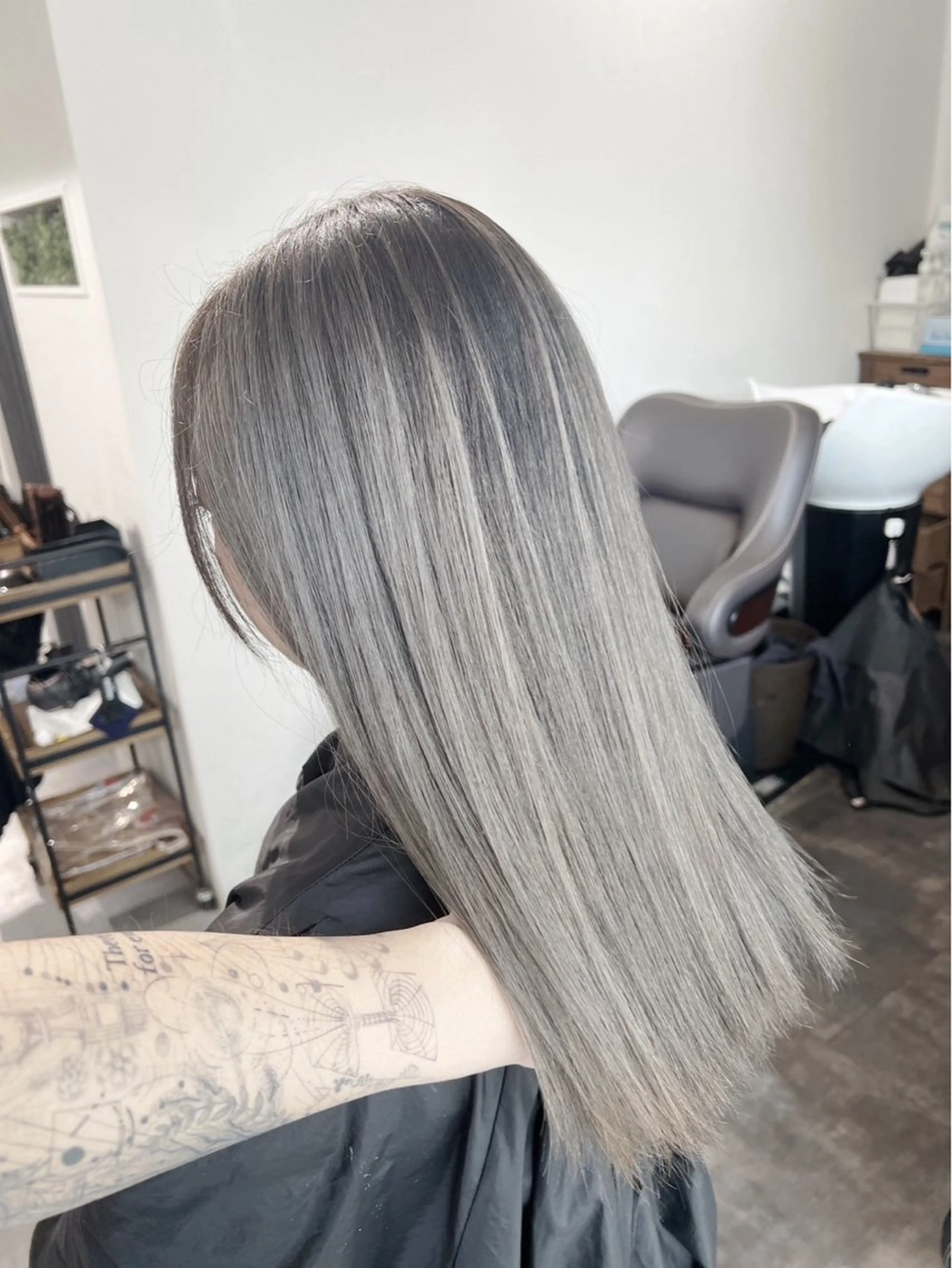 ミディアム カラー バレイヤージュ グレージュ レイヤーカット ヘアカラー トリートメント ROBIN所属・指名数No.1 /NAOYAのヘアスタイル