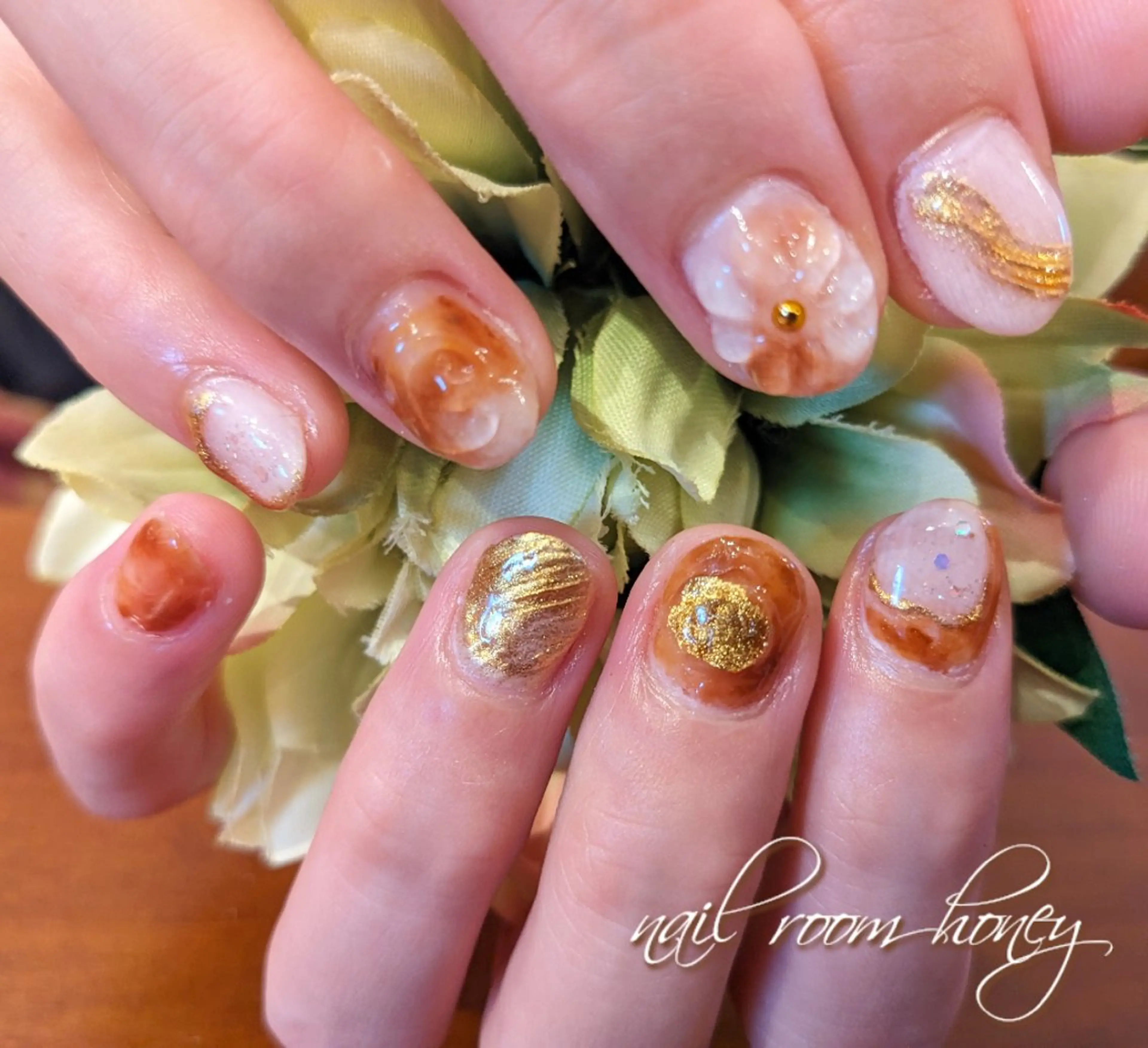 ネイル アートネイル ブラウン フラワーネイル ミラーネイル ニュアンスネイル nail room  honeyのネイルデザイン