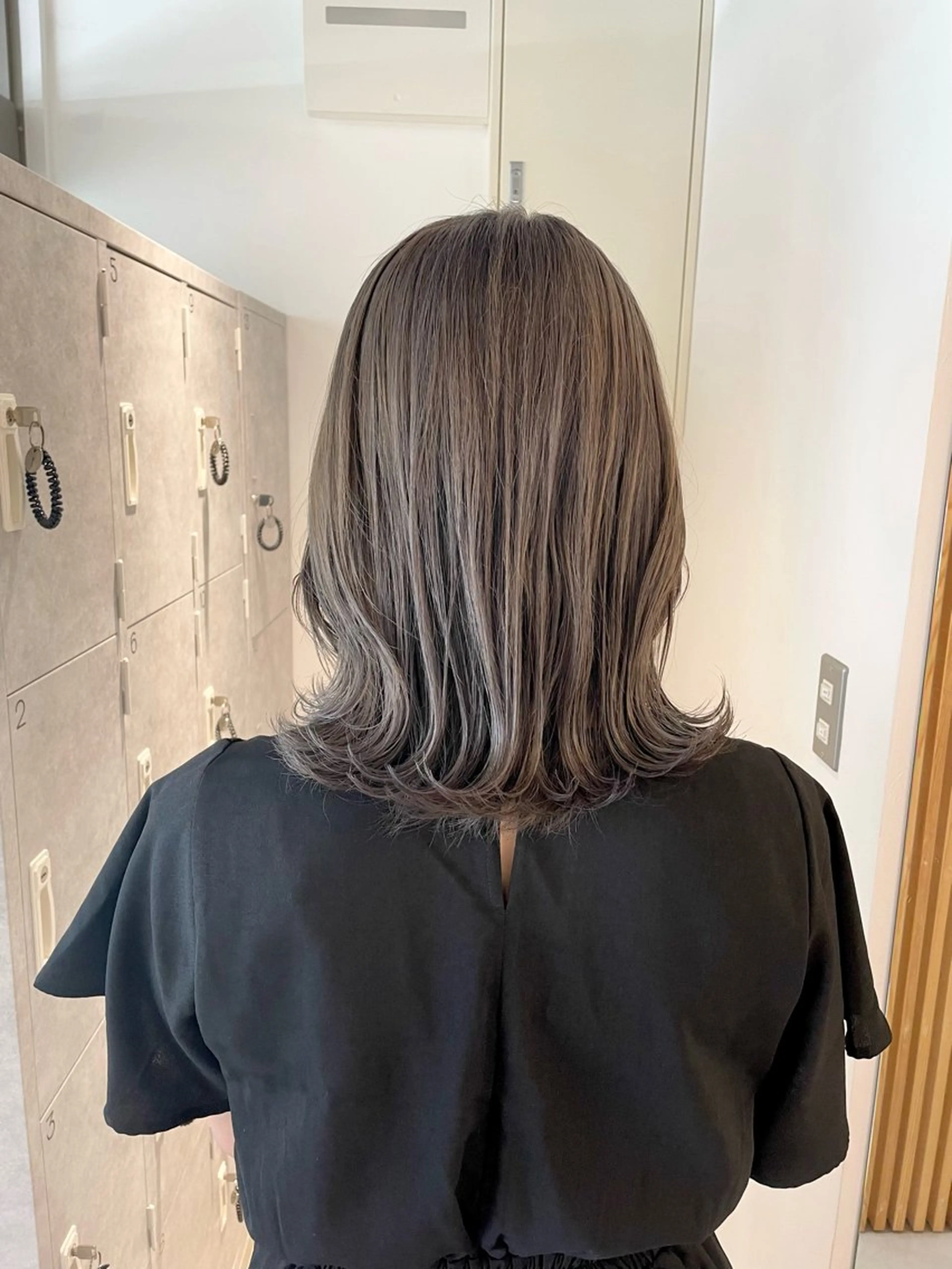 ミディアム カラー ベージュカラー ブリーチ スズキ シオリのヘアスタイル