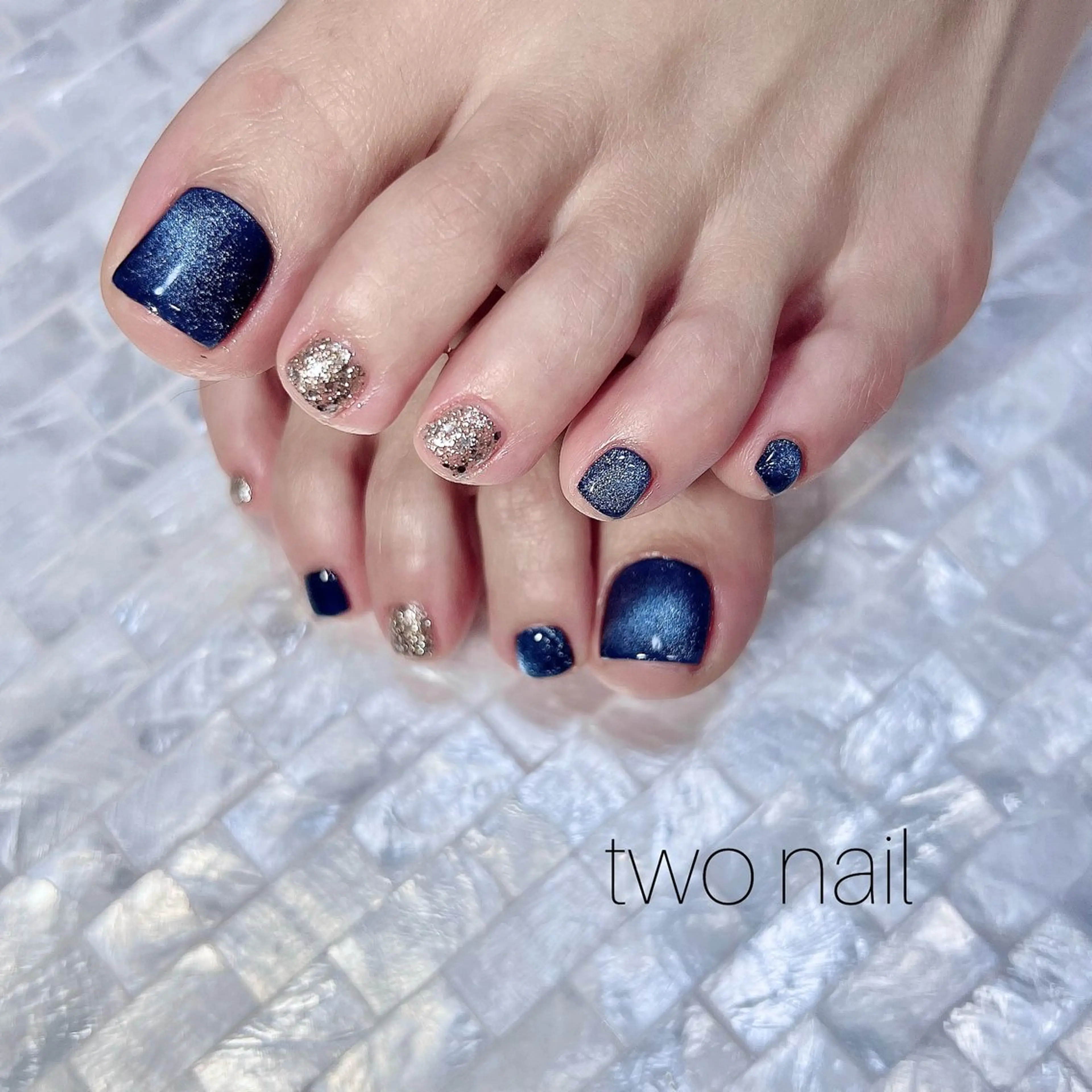 ネイル フットネイル キラキラネイル マグネットネイル ネイルチップ ホワイト フットネイル two nailのネイルデザイン