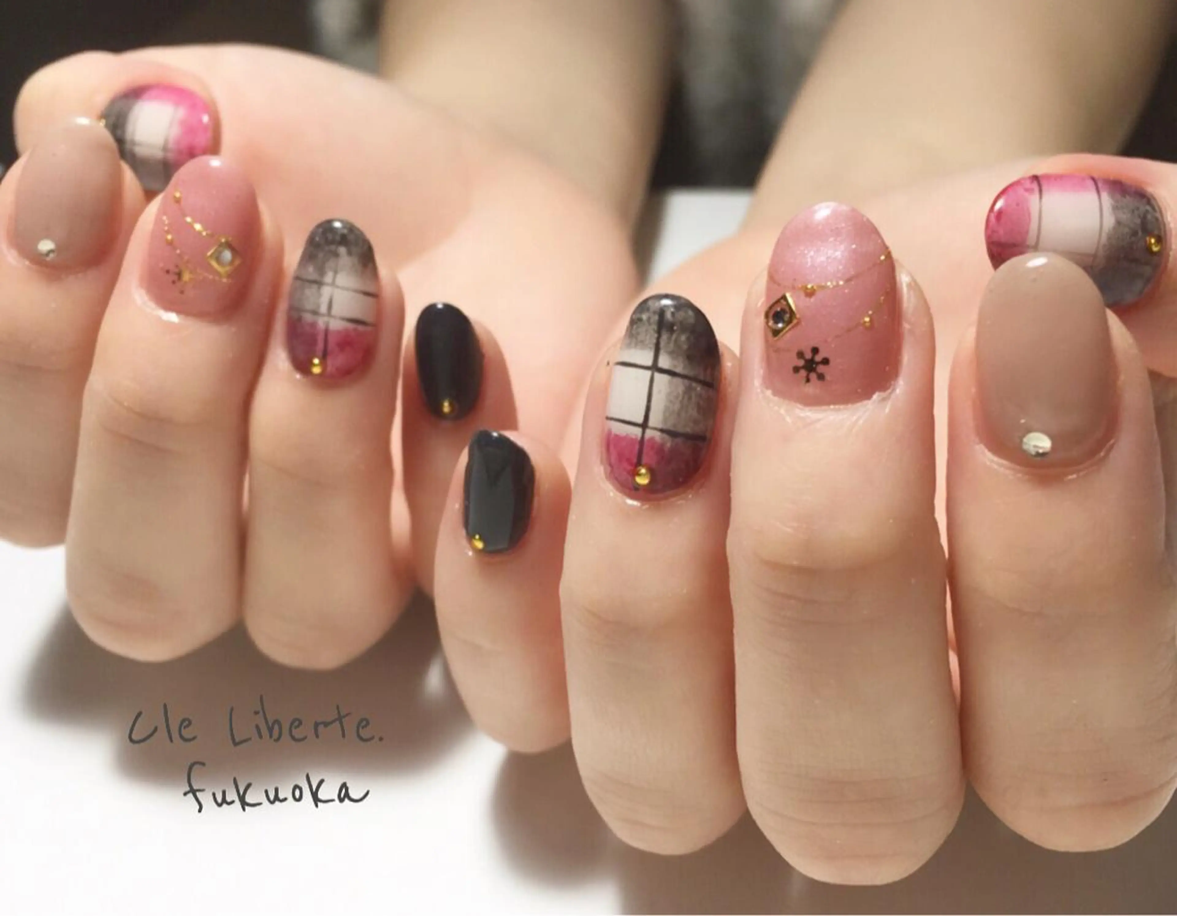 ネイル Elio所属・Elio 国泰寺のネイルデザイン
