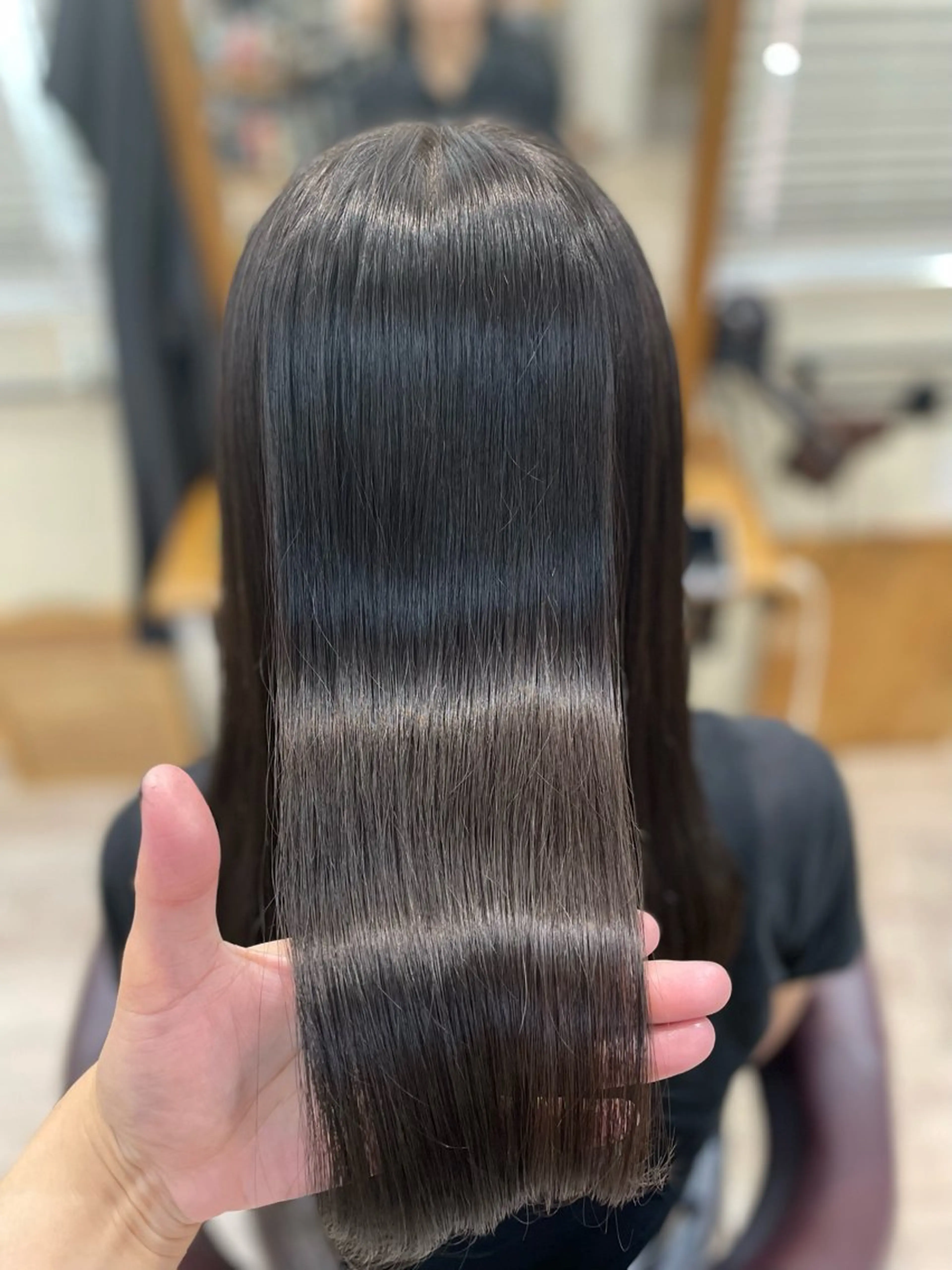 ミディアム 茅野 あゆ美のヘアスタイル