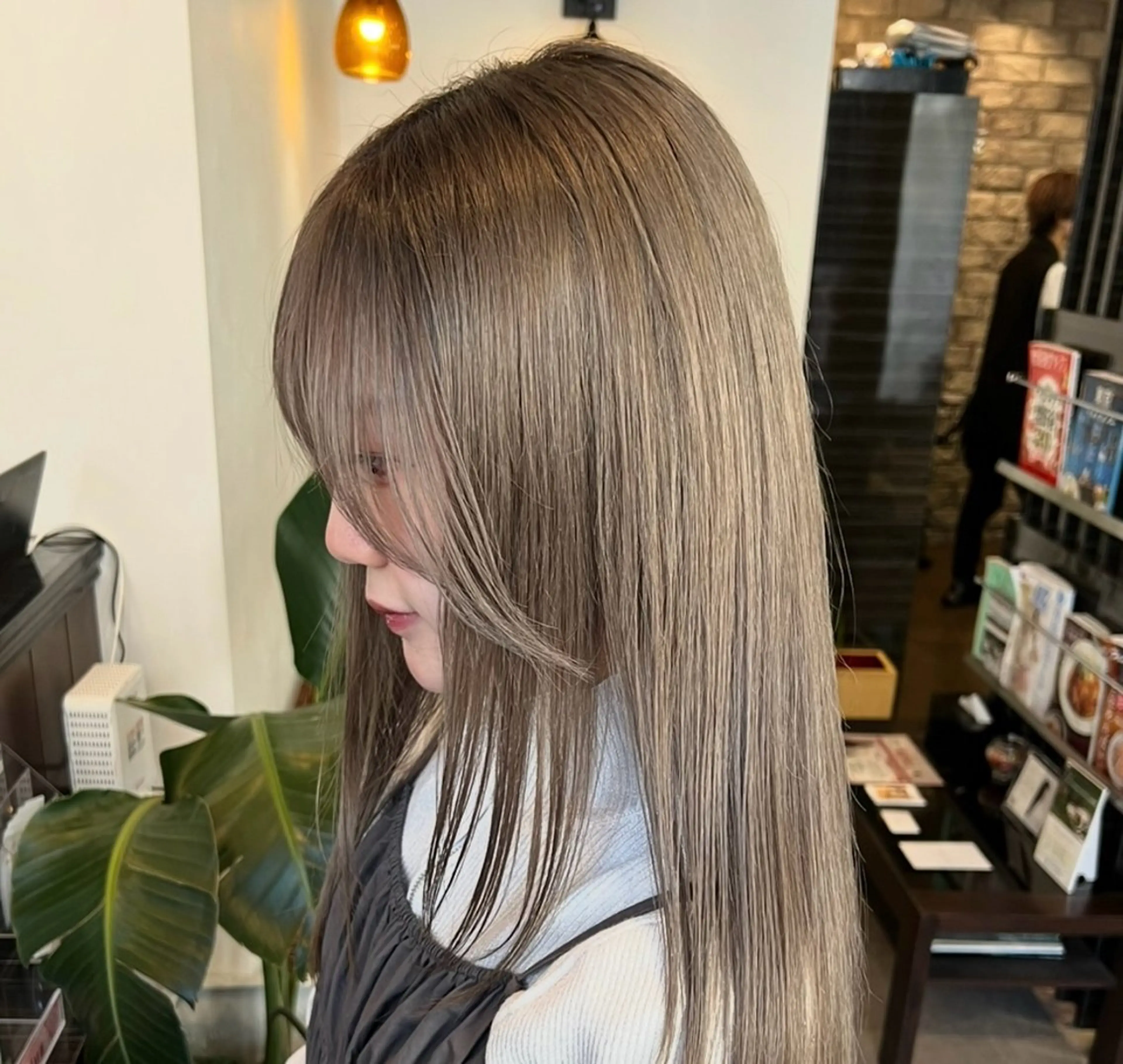 ロング カラー ベージュカラー ブリーチ 透明感カラー ハイトーンカラー ミルクティーベージュ ヘアカラー RYOTA /GARTE髪質改善のヘアスタイル