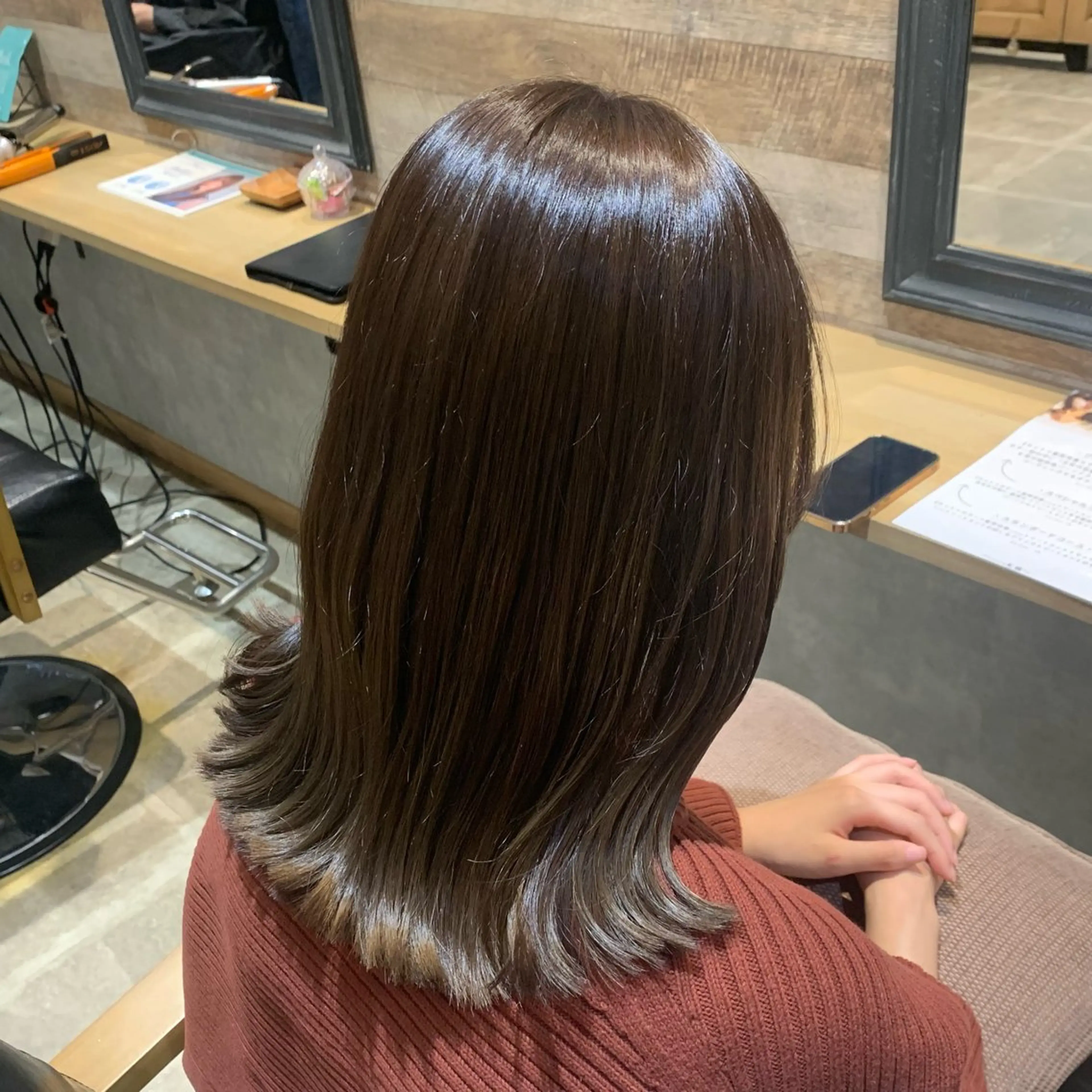 ミディアム 佐藤 杏奈のヘアスタイル