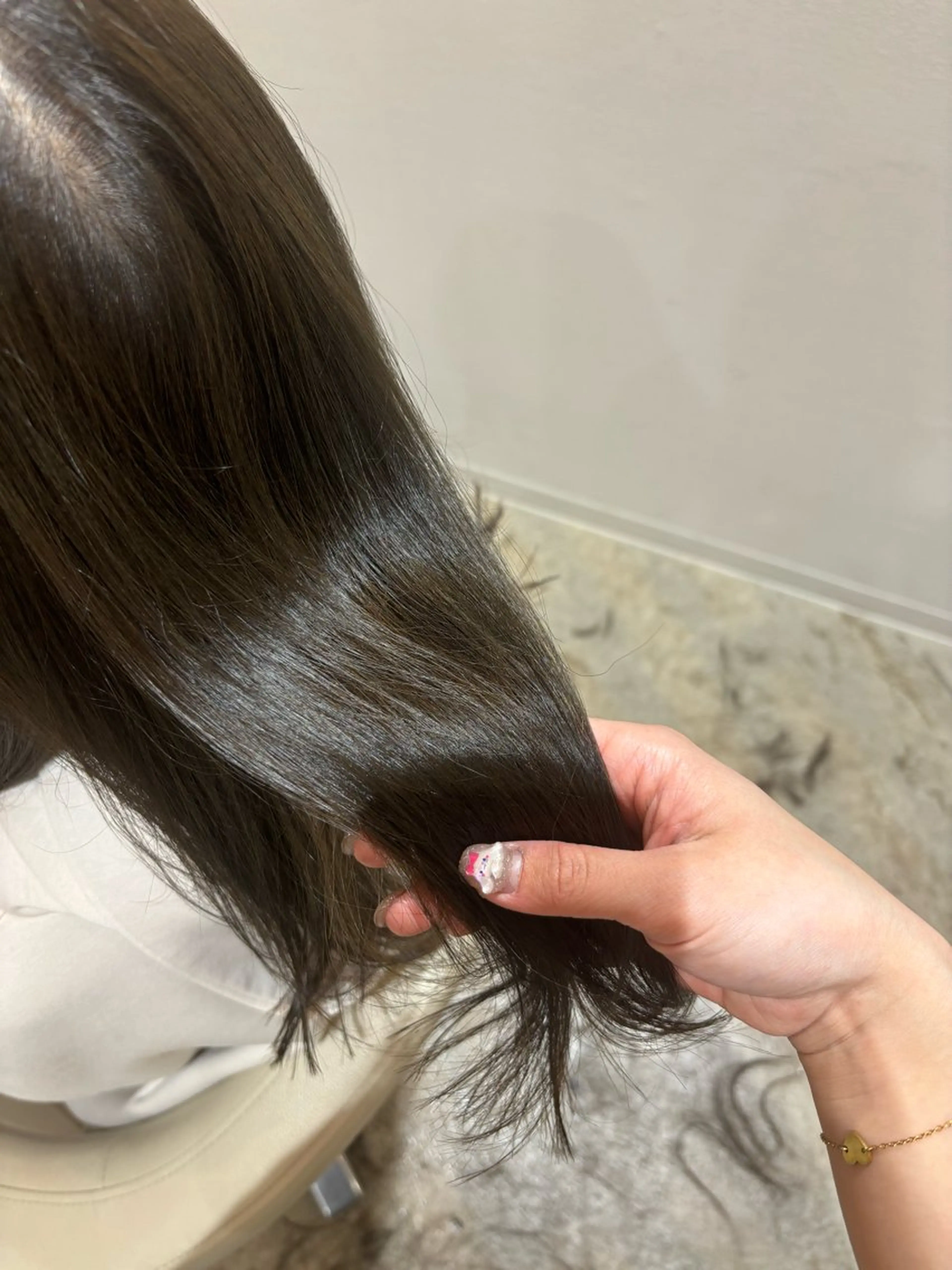 カラー オリーブカラー SOMEDAY Lx所属・佐藤 優里のヘアスタイル