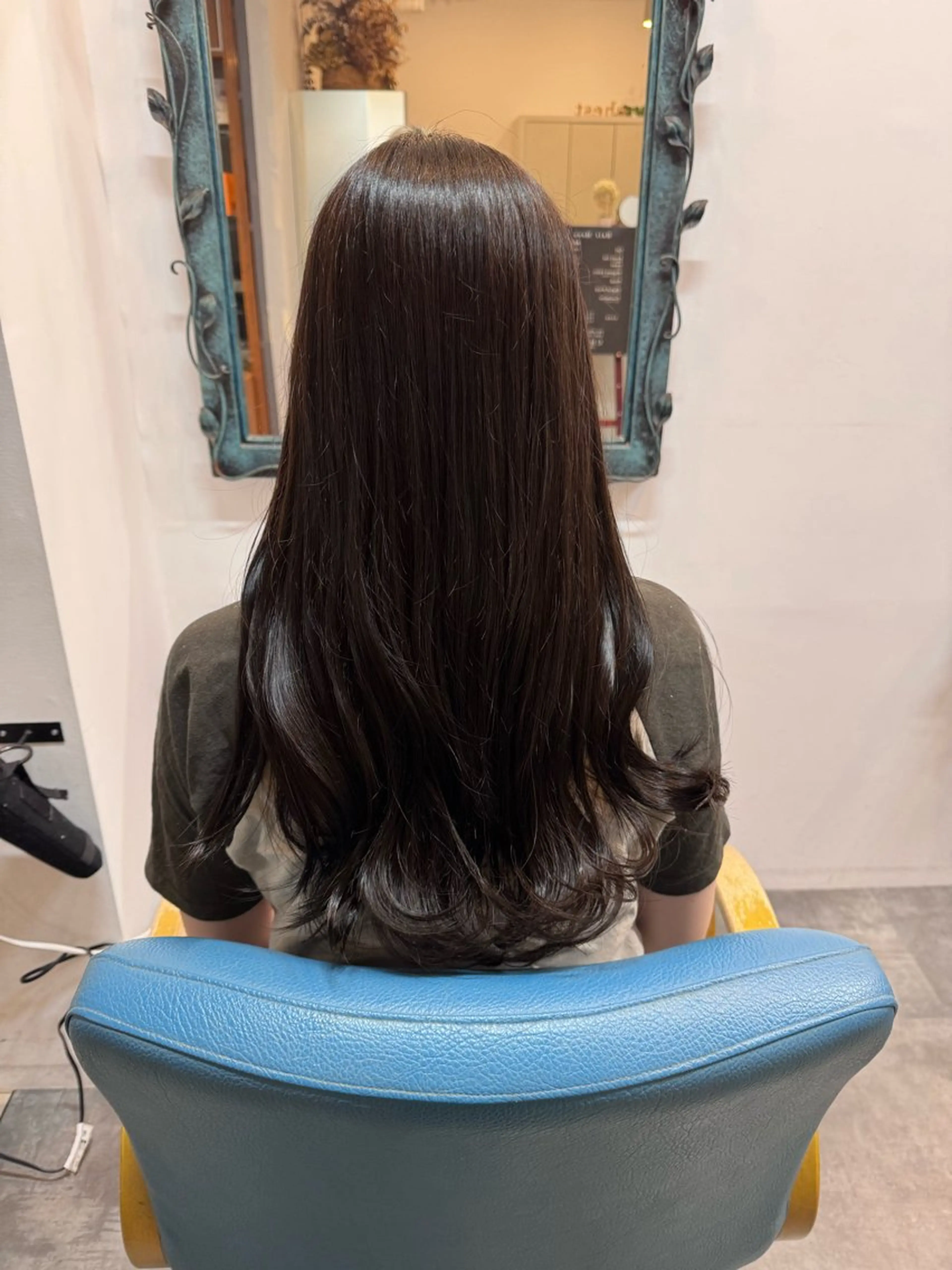 ロング カラー アッシュ 透明感カラー ヘアカラー CHEST　若松 采実の眉毛・アイブロウイメージ