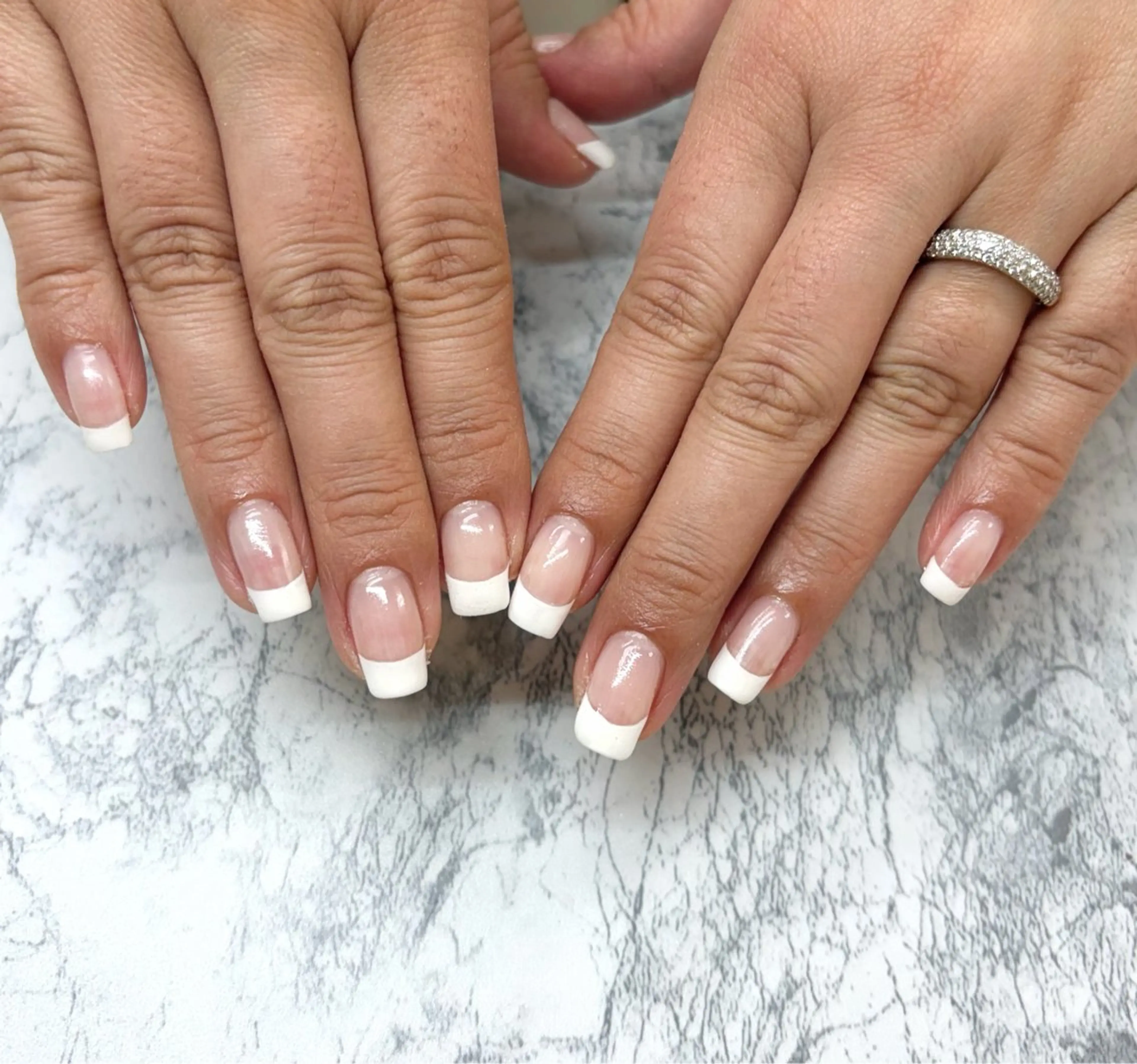 ネイル ホワイト ハンドネイル iku🌷 by 上福岡らんらんのネイルデザイン