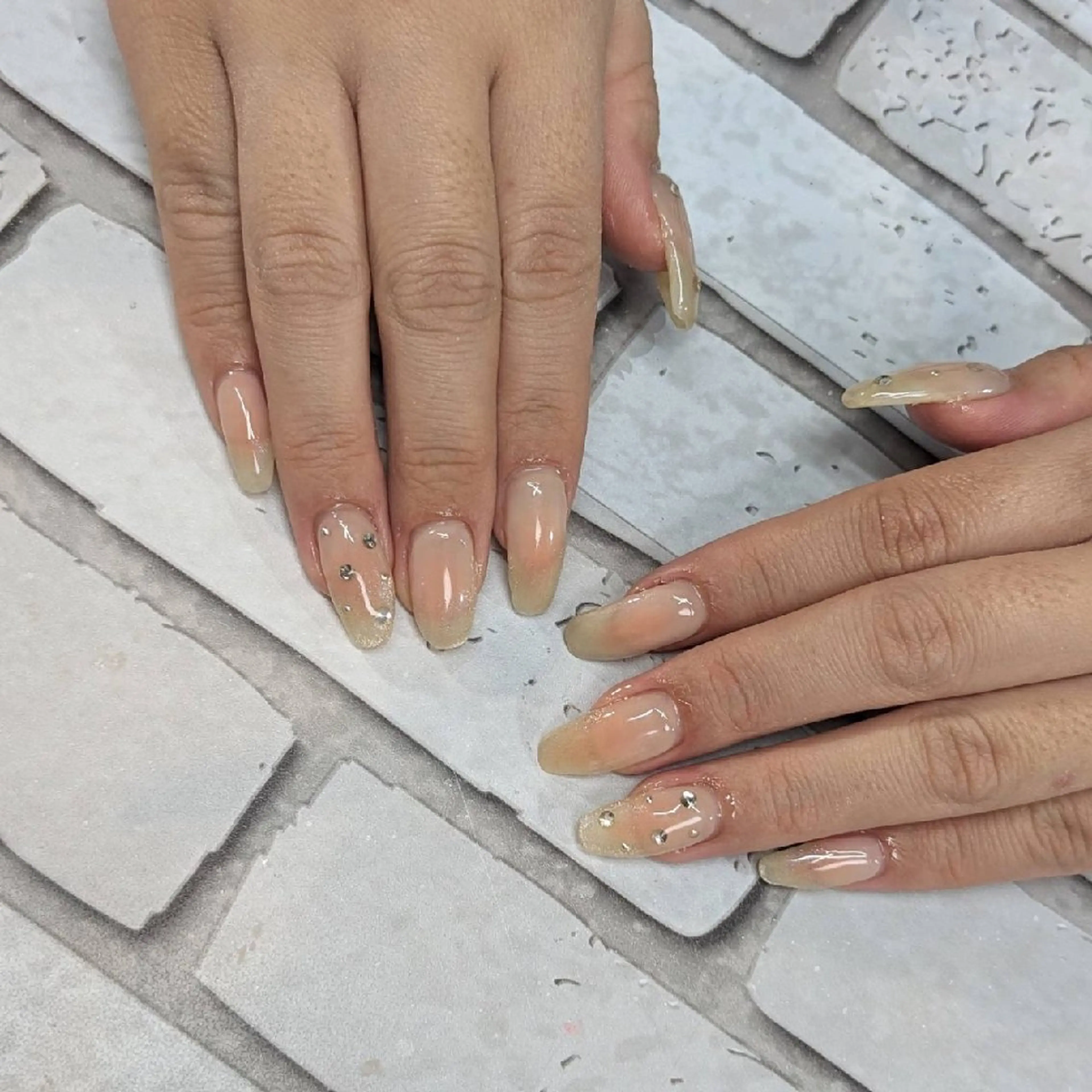 ネイル チークネイル マグネットネイル ストーンネイル ハンドネイル ネイルサロンベルティ .keikoのネイルデザイン