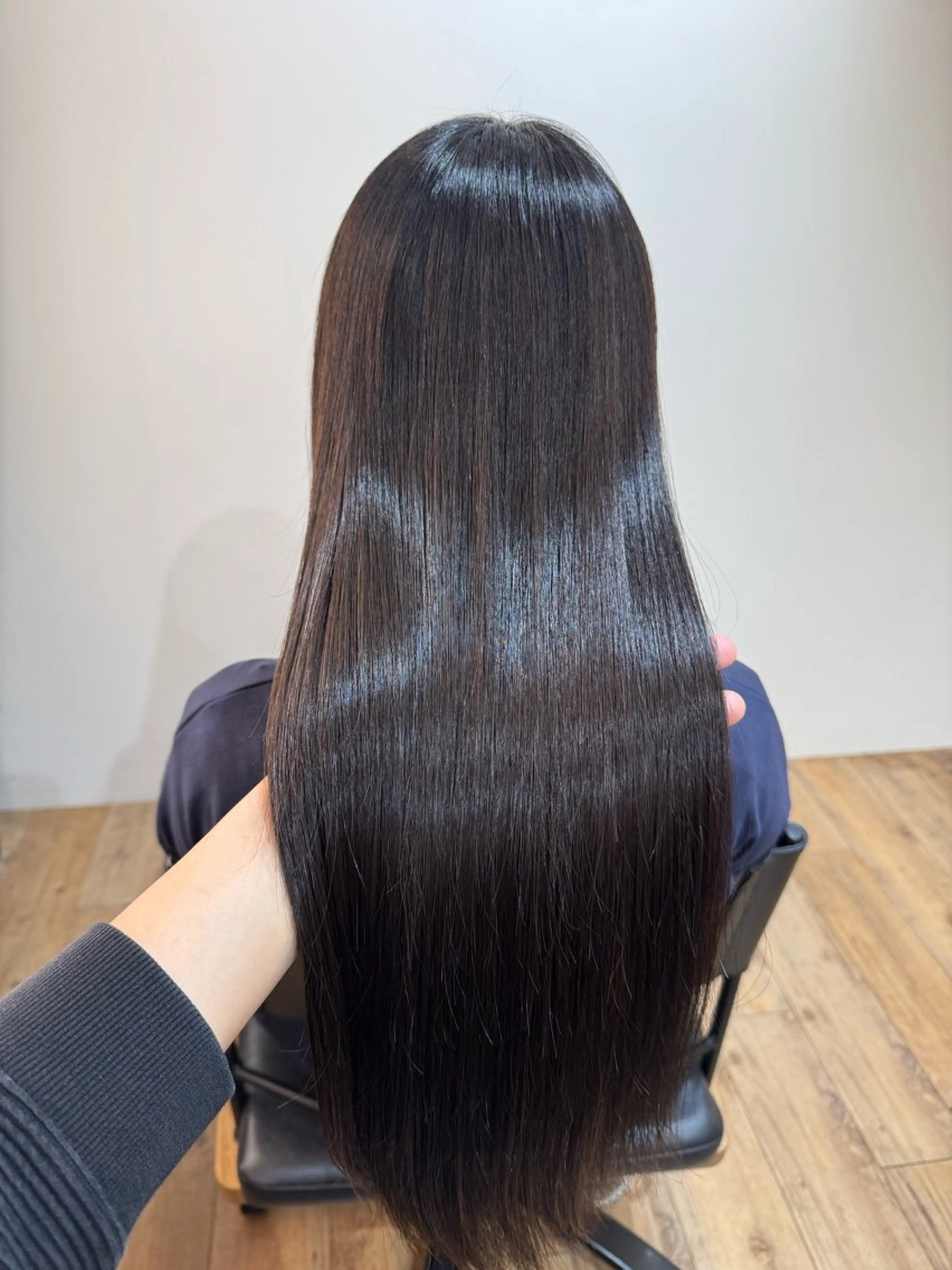 セミロング カット 縮毛矯正 トリートメント afloatkobe所属・美髪/髪質改善 川口凌弥のヘアスタイル