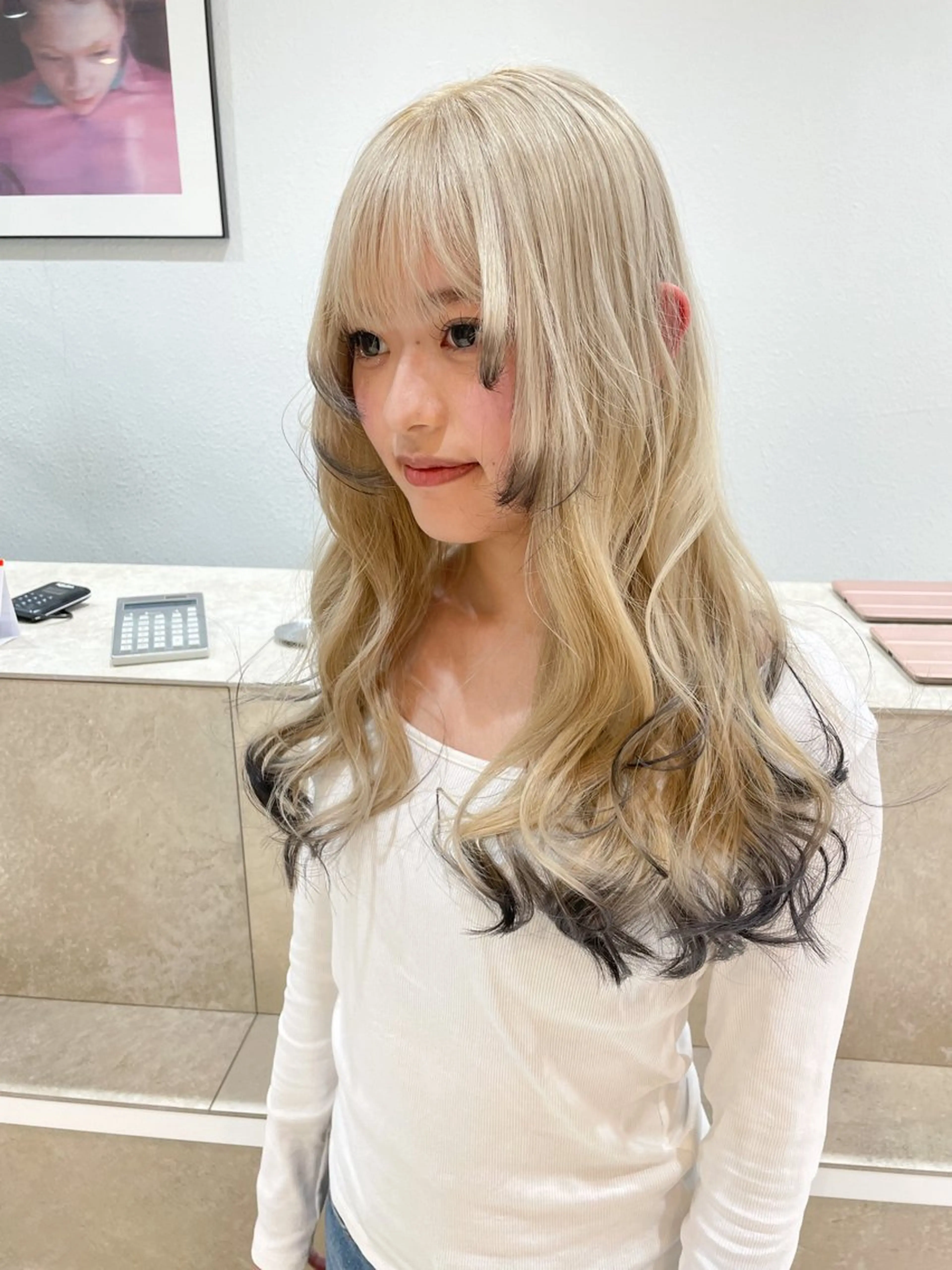 ロング カラー ベージュカラー 黒髪 デザインカラー ハイトーンカラー ミルクティーベージュ ヘアカラー トリートメント ハイトーン/レイヤー /ケアブリーチ石川治のヘアスタイル