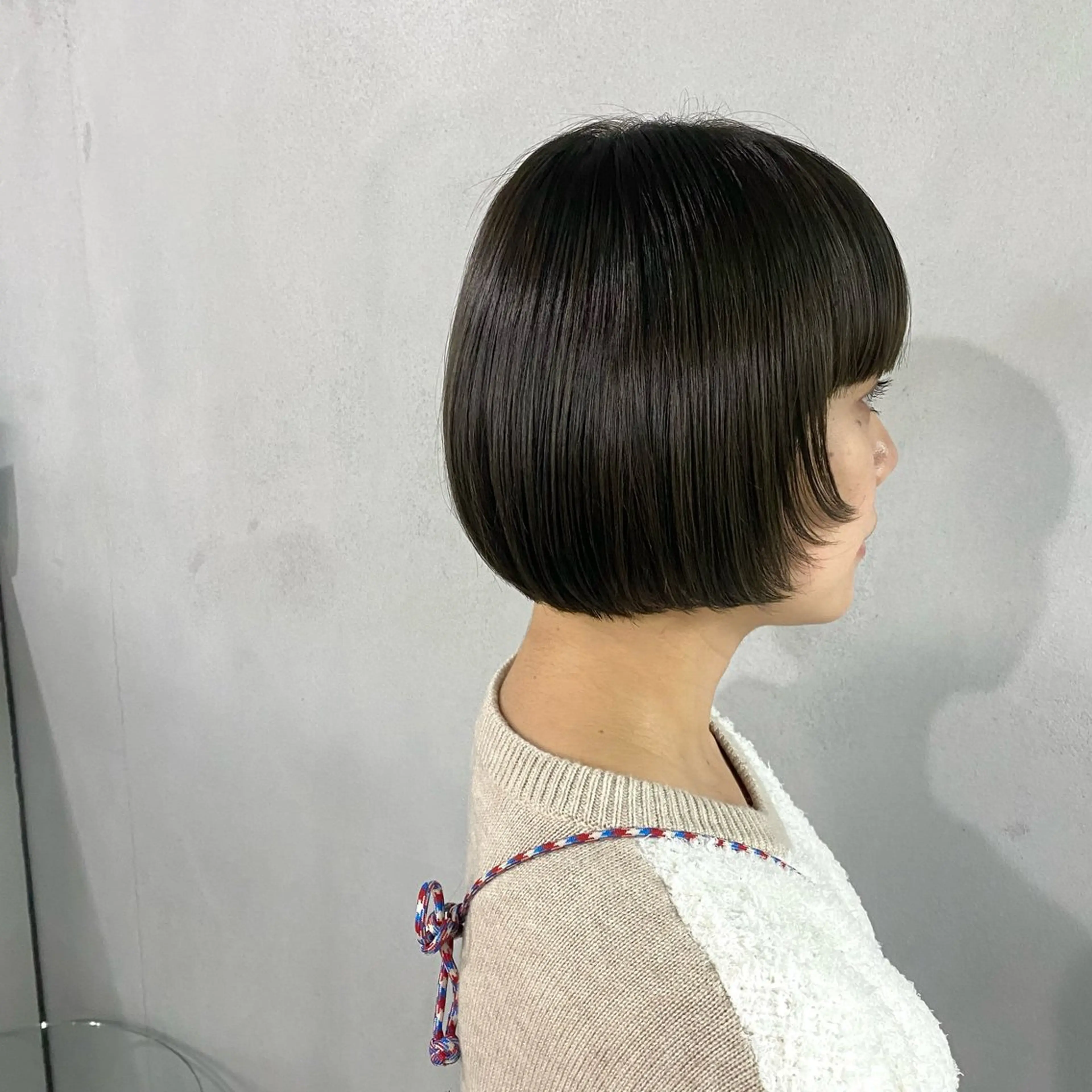 ショート カラー ヘアアレンジ ベージュカラー オリーブベージュ ボブ 顔まわりレイヤー 顔周りカット カット ヘアカラー #tag 佐藤璃美のヘアスタイル