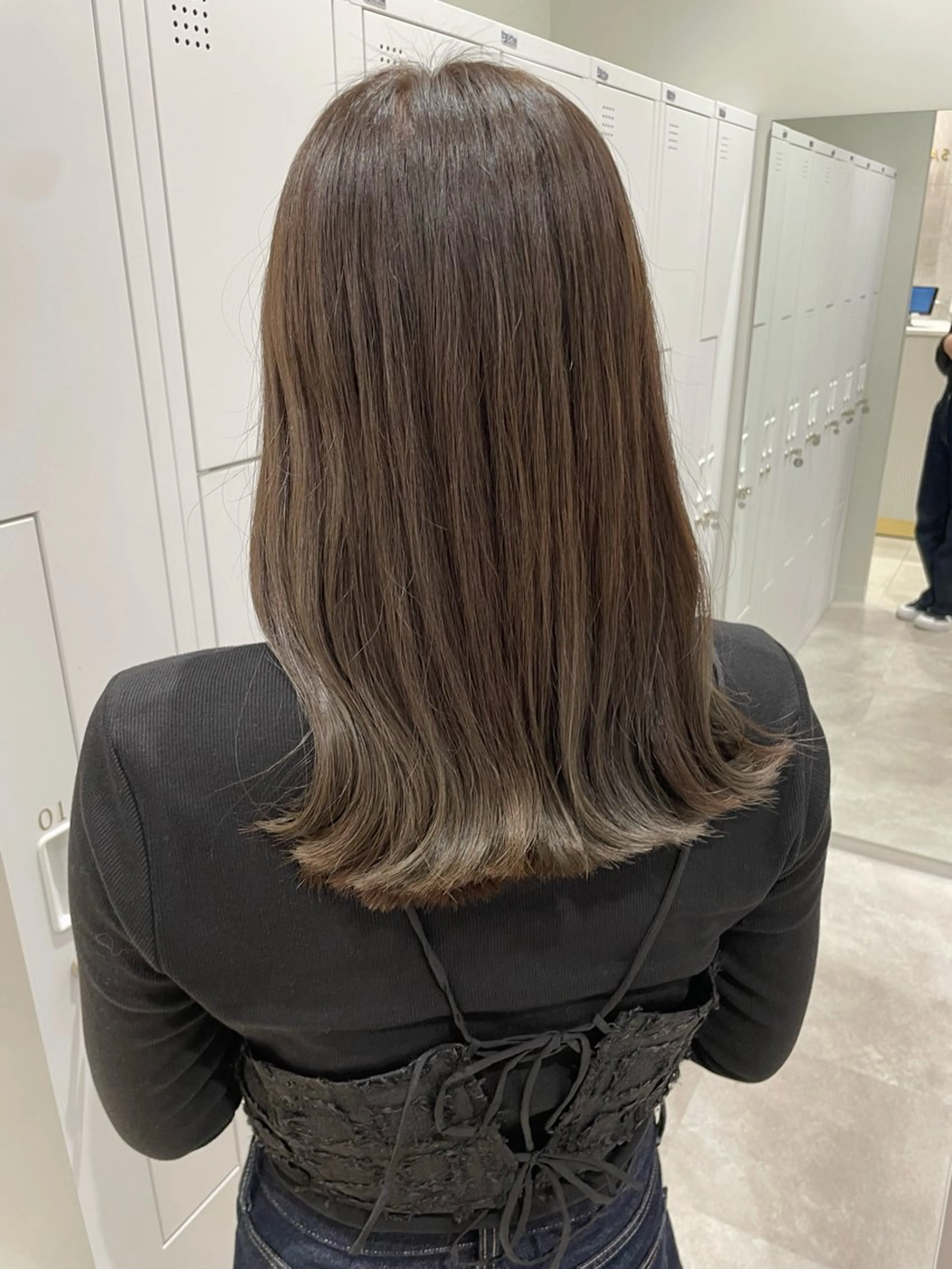 セミロング カラー ベージュカラー オリーブベージュ ヘアカラー 女性リピ90%🍨 🩷佐藤みずきのヘアスタイル