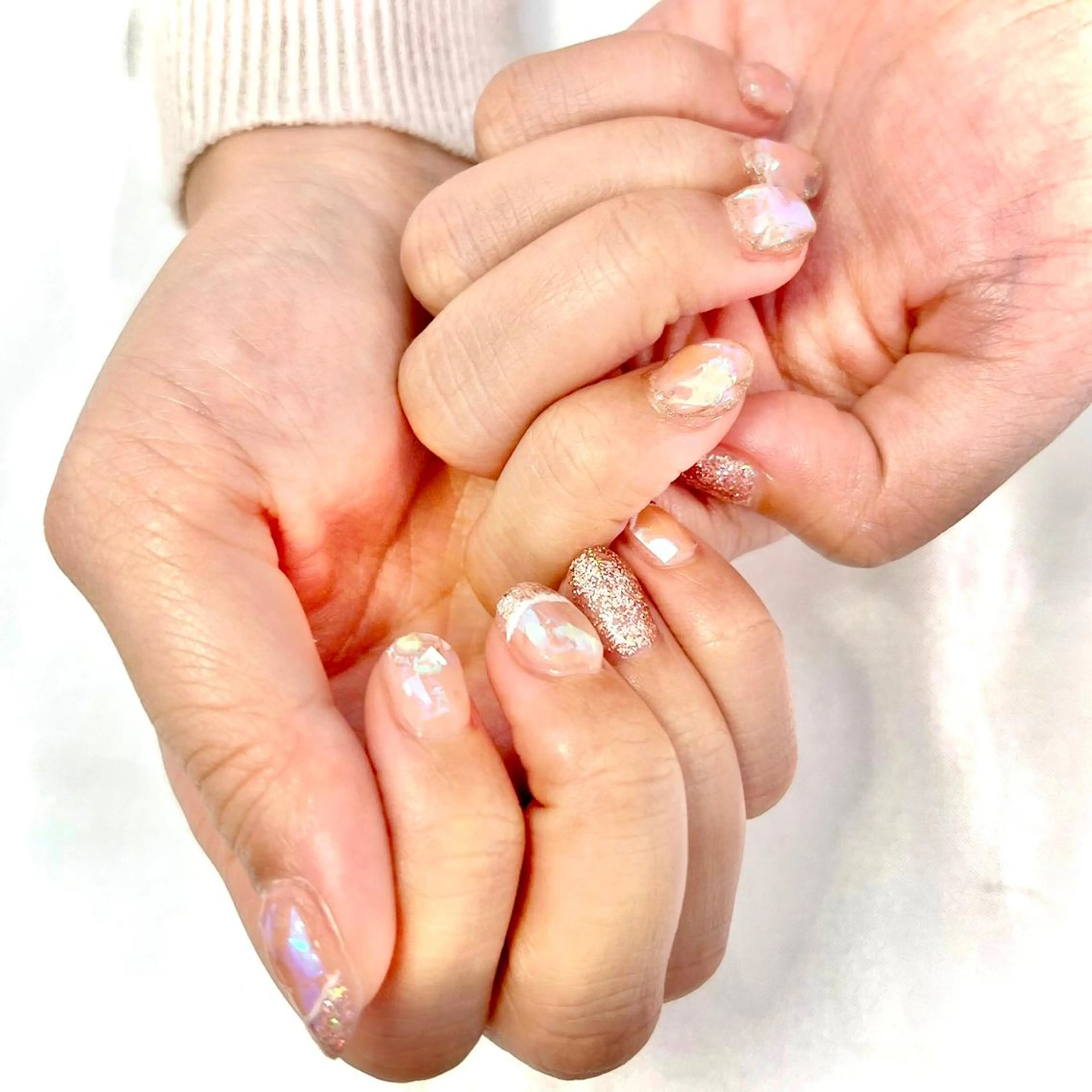 ネイル オーロラネイル フレンチネイル キラキラネイル 韓国ネイル ラメ(グリッター) ハンドネイル 韓国ネイルサロン Miuのネイルデザイン