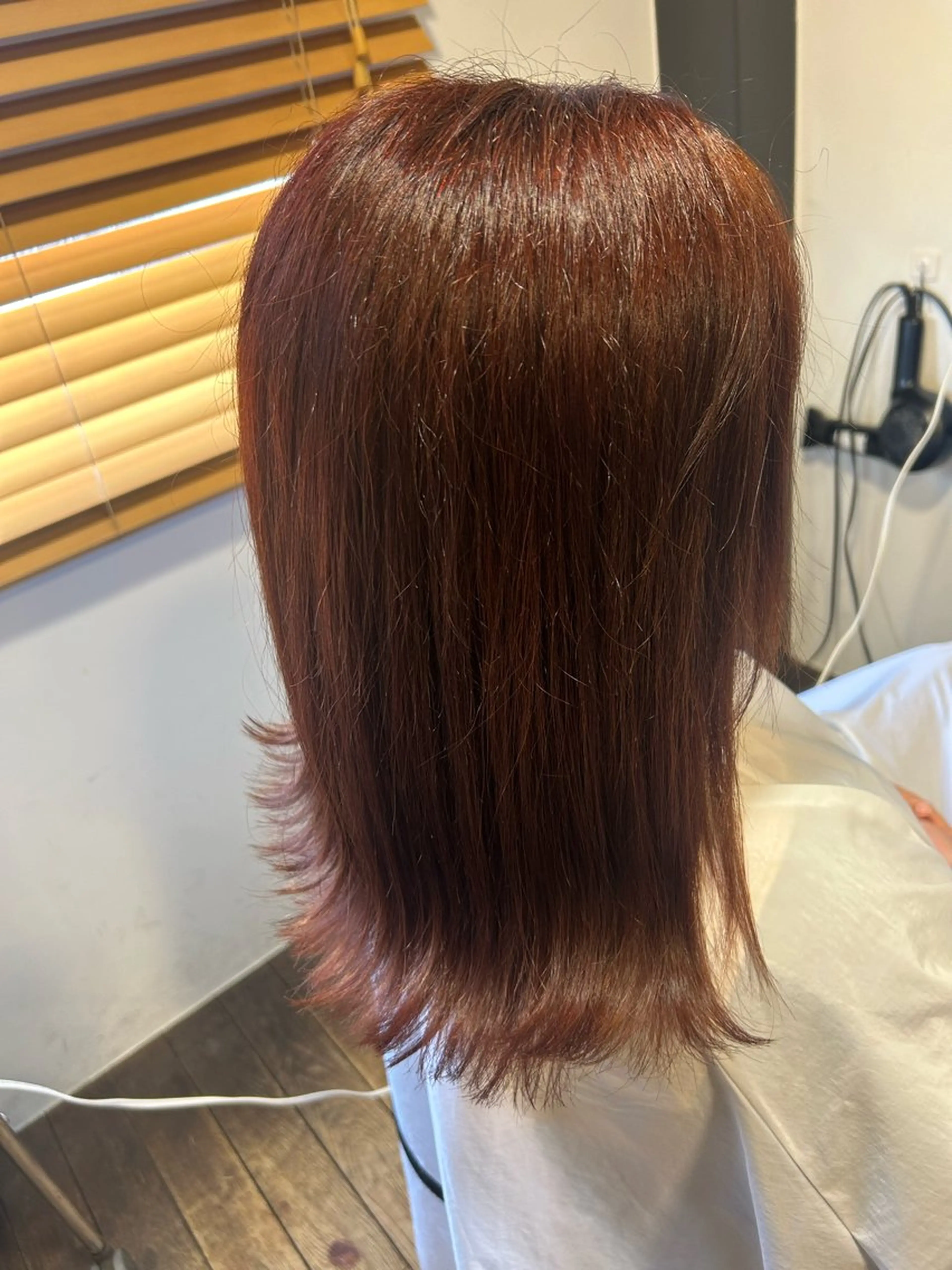 カラー カシス ピンクカラー 福井 愛瑠のヘアスタイル