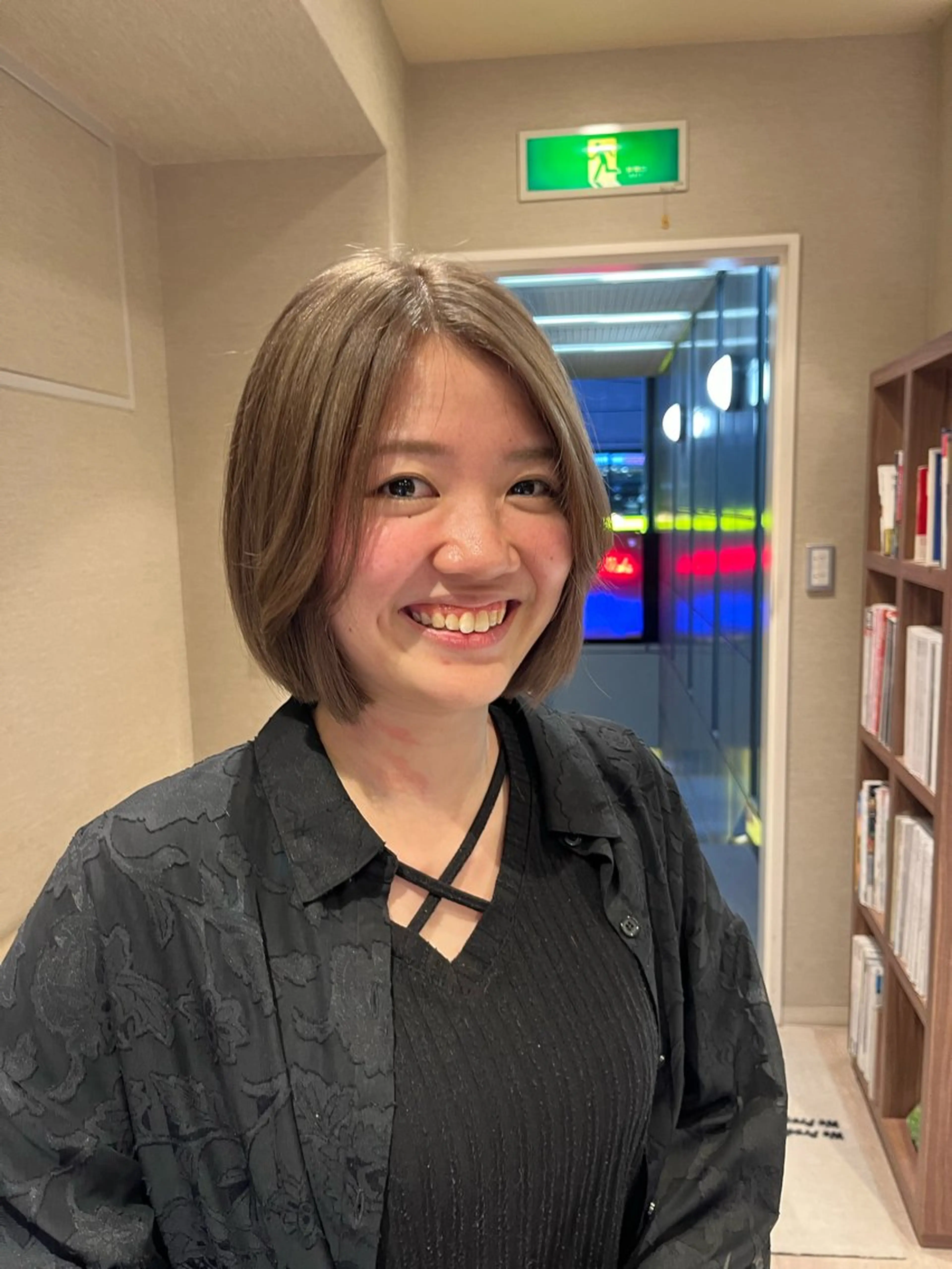 ミディアム カラー グレージュ ボブ 顔周りカット dogstar小林諒 レイヤー/パーマのヘアスタイル