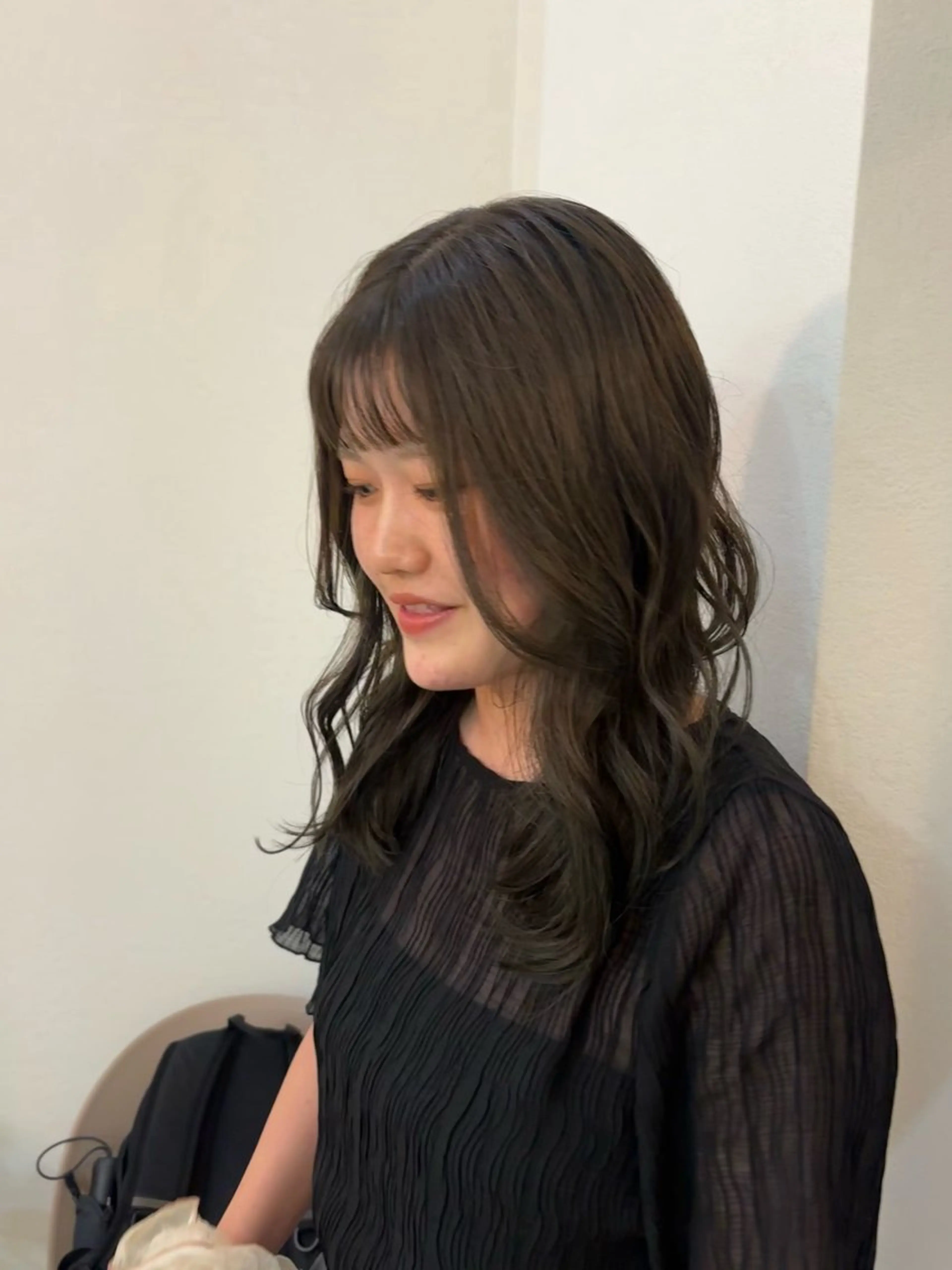 セミロング カラー ベージュカラー anna/ラフパーマ /くすみベージュのヘアスタイル