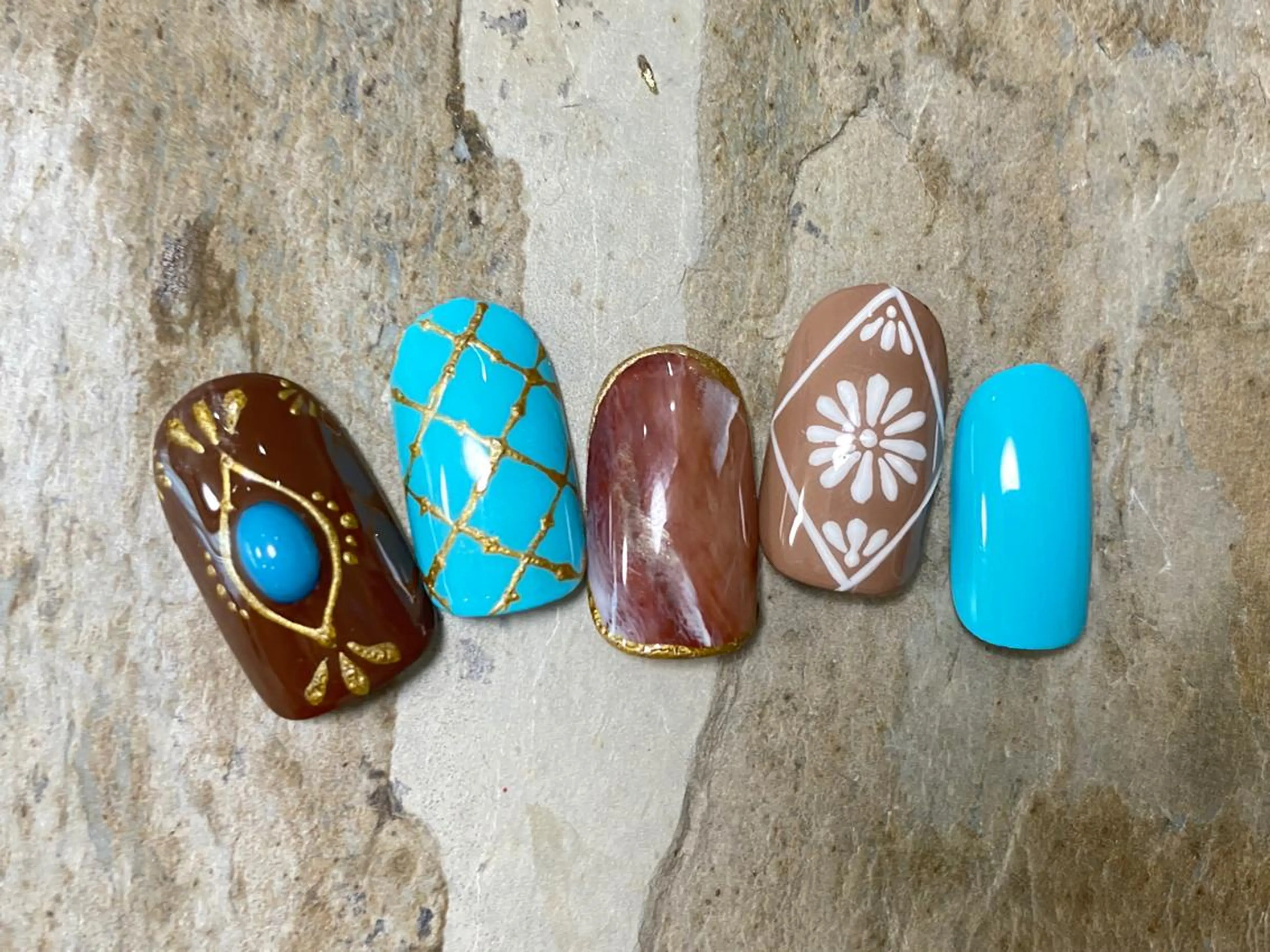 ネイル アートネイル ゴールド ニュアンスネイル MOMO nailのネイルデザイン