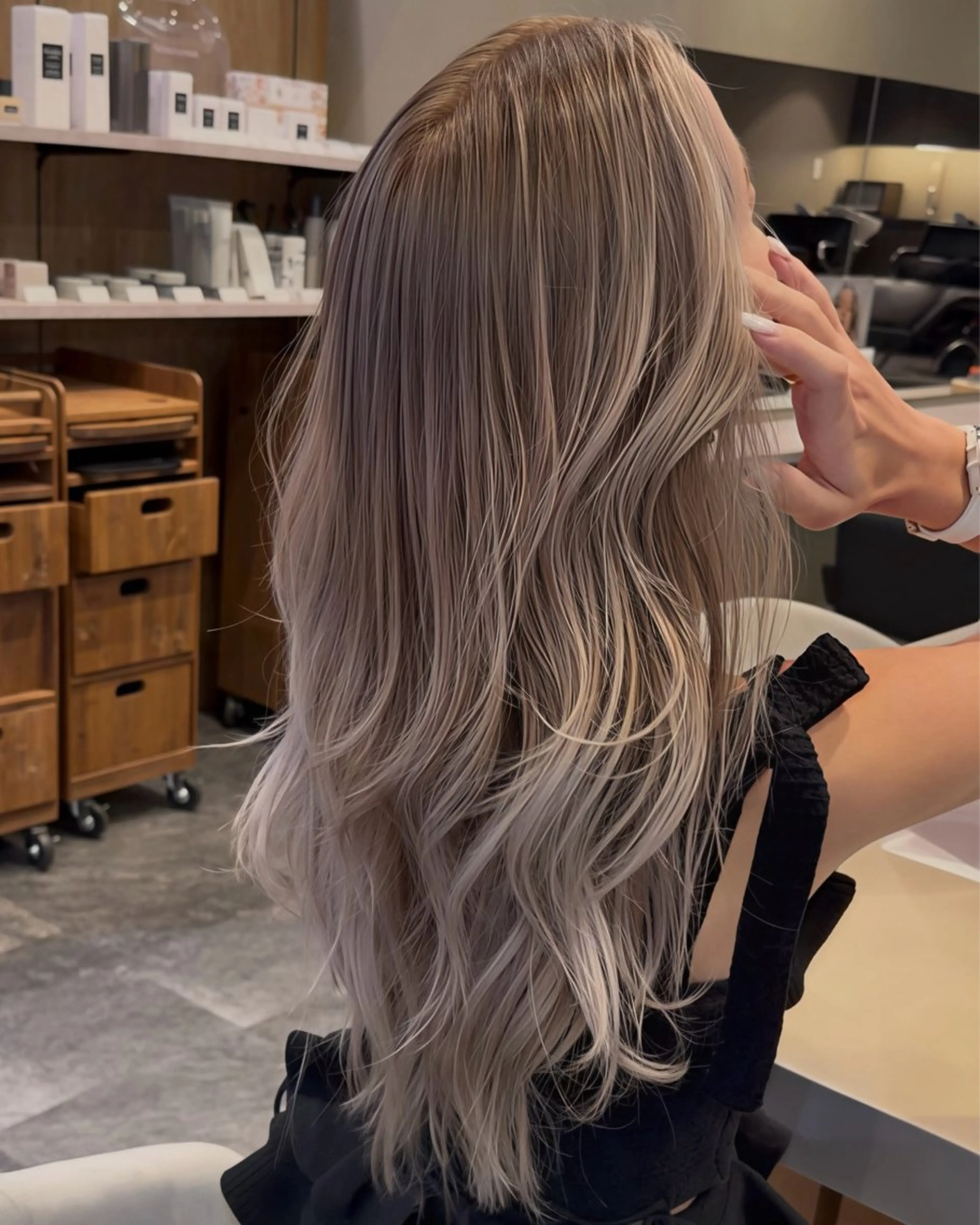 ロング カラー バレイヤージュ ブリーチ ダブルカラー ハイライトカラー ハイライト ヘアカラー 🇺🇸海外デザイン iCON TOKYOのヘアスタイル