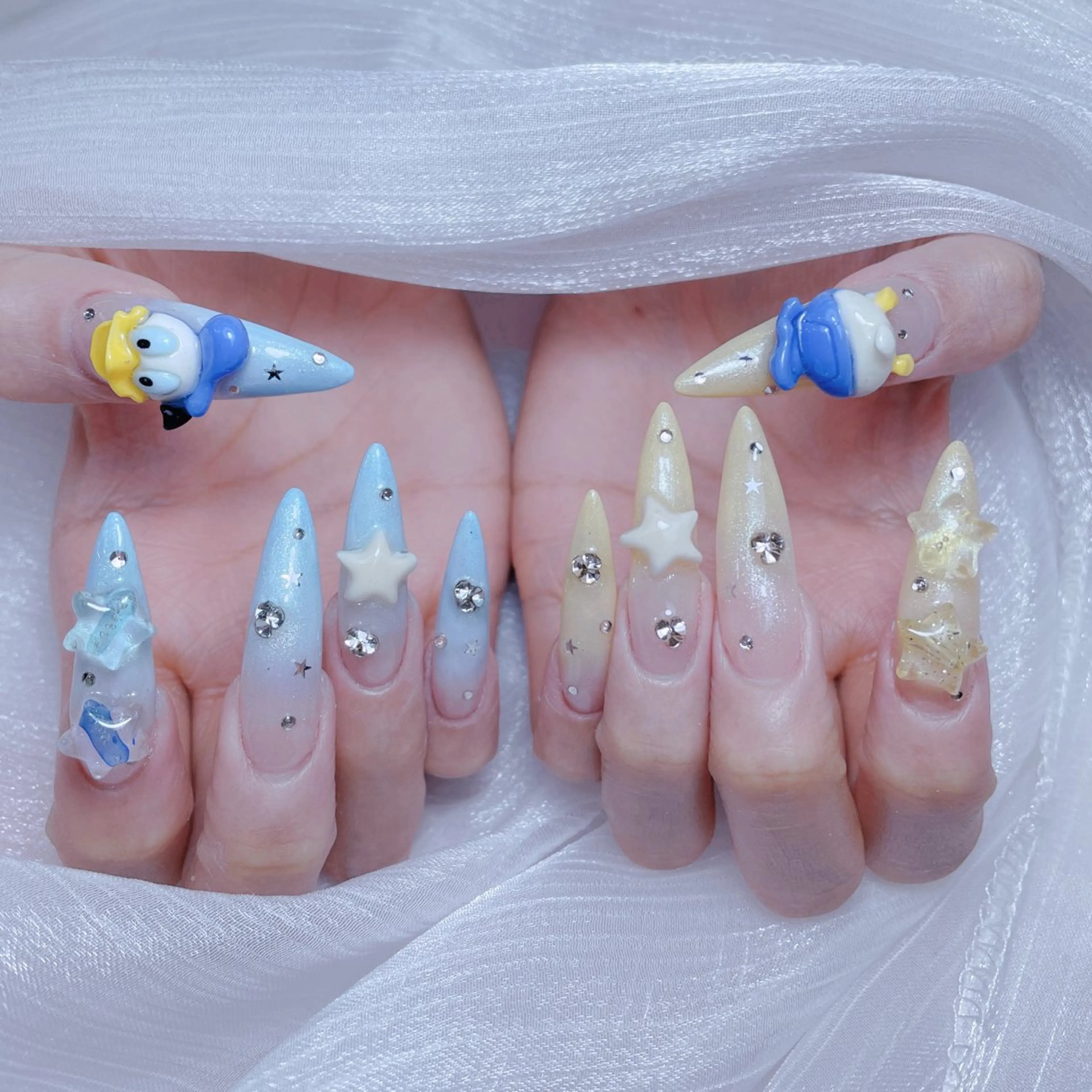 ネイル チークネイル フレンチネイル ガーリー ガラスフレンチ キラキラネイル ハンドネイル princess スカルプ専門店のネイルデザイン