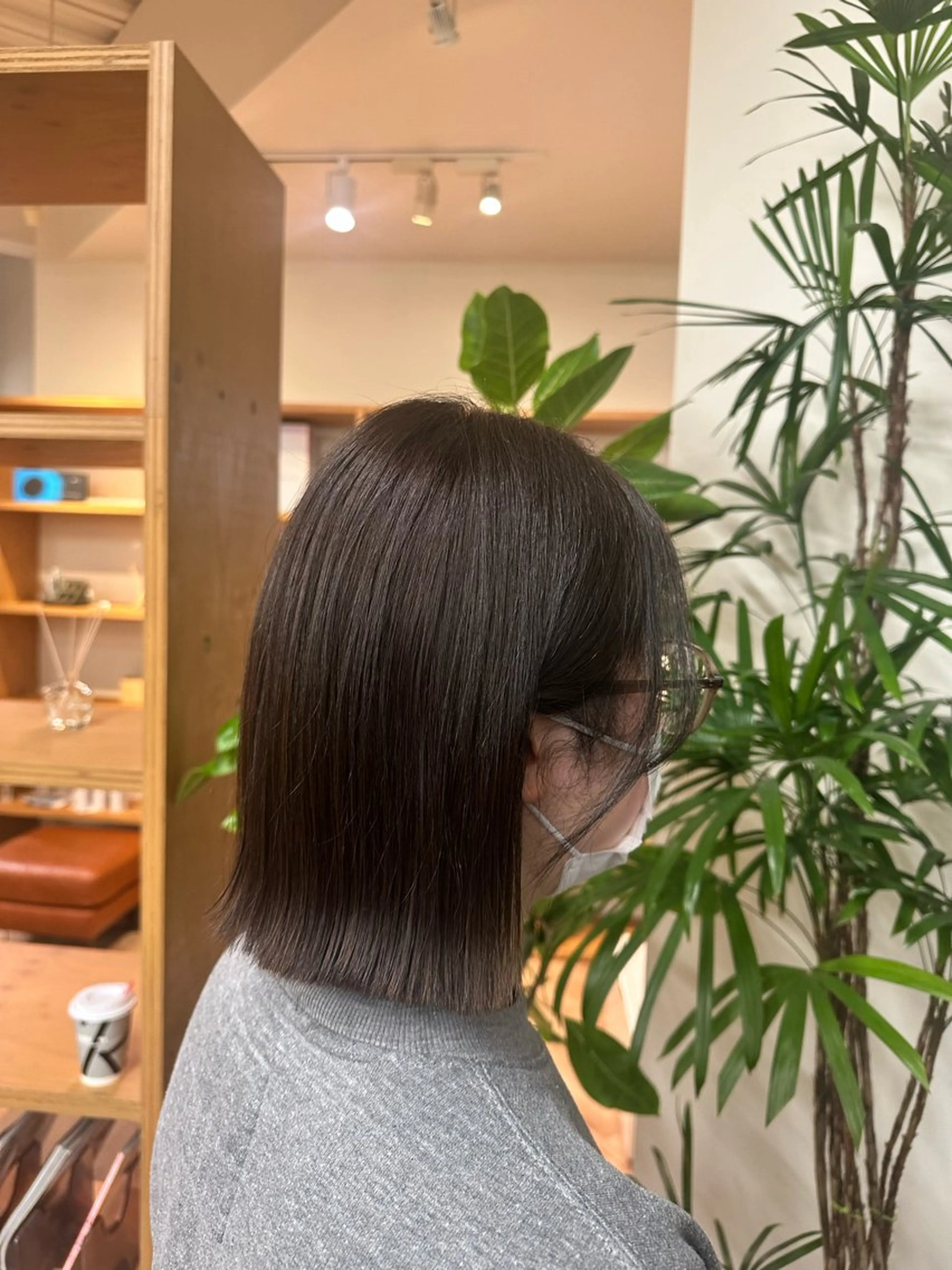 ショート カラー 切りっぱなしボブ ベージュカラー オリーブベージュ ボブ カット ヘアカラー ブリーチカラー/ わきたちえ🌻のヘアスタイル