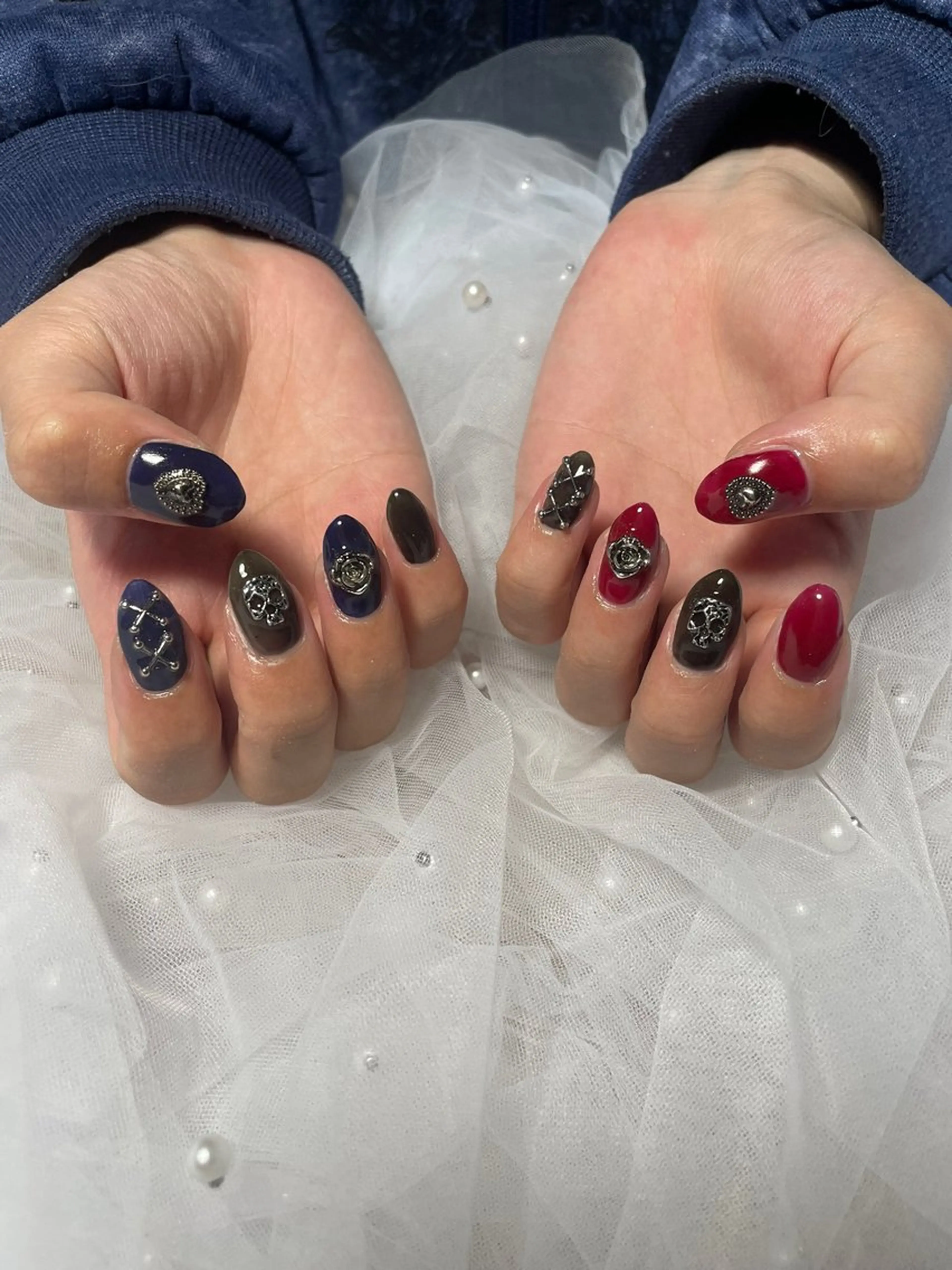 ネイル ブルー 赤色 ノア .のネイルデザイン