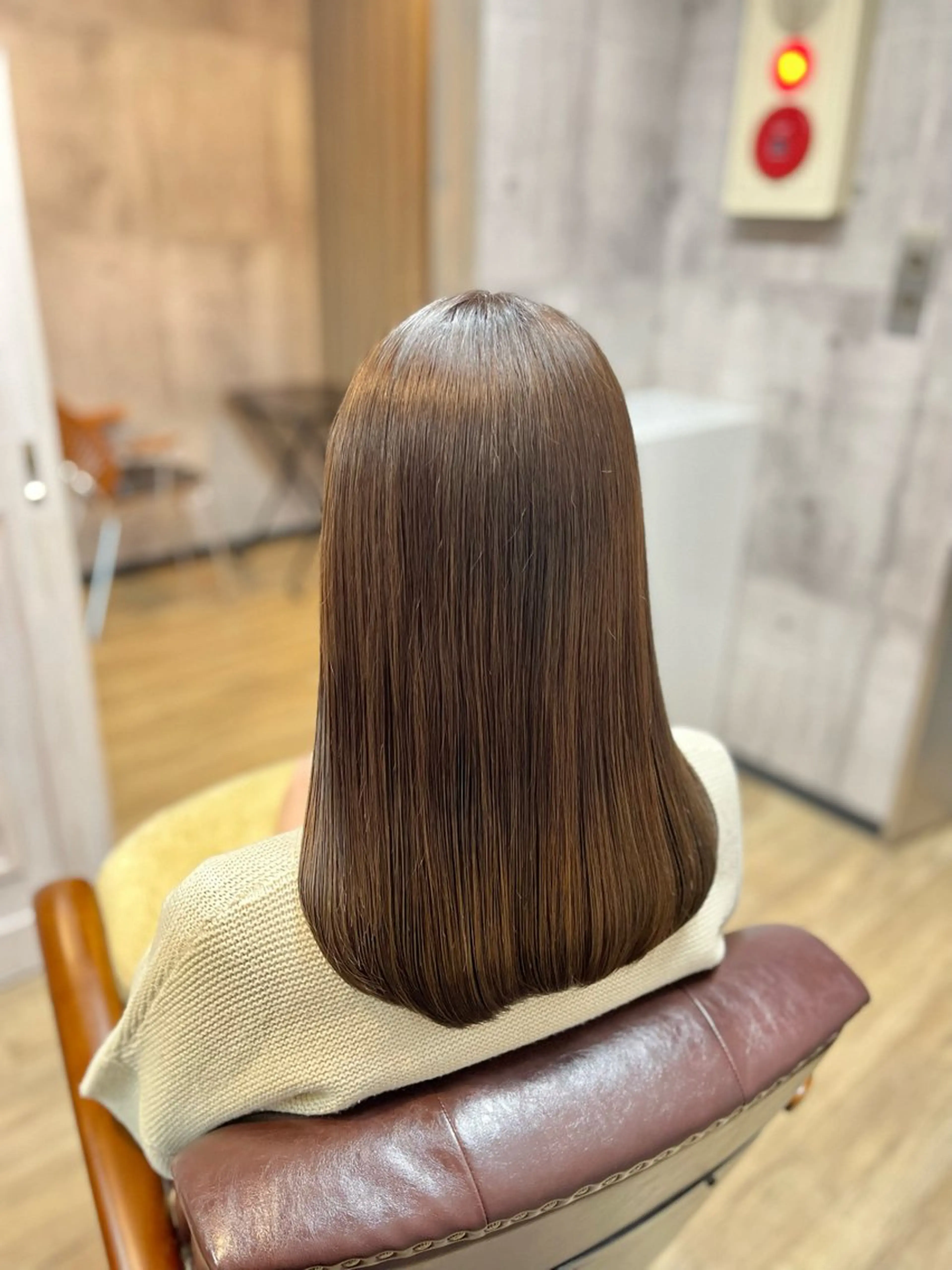 セミロング カラー 艶髪🌈ムラカミ サキのヘアスタイル