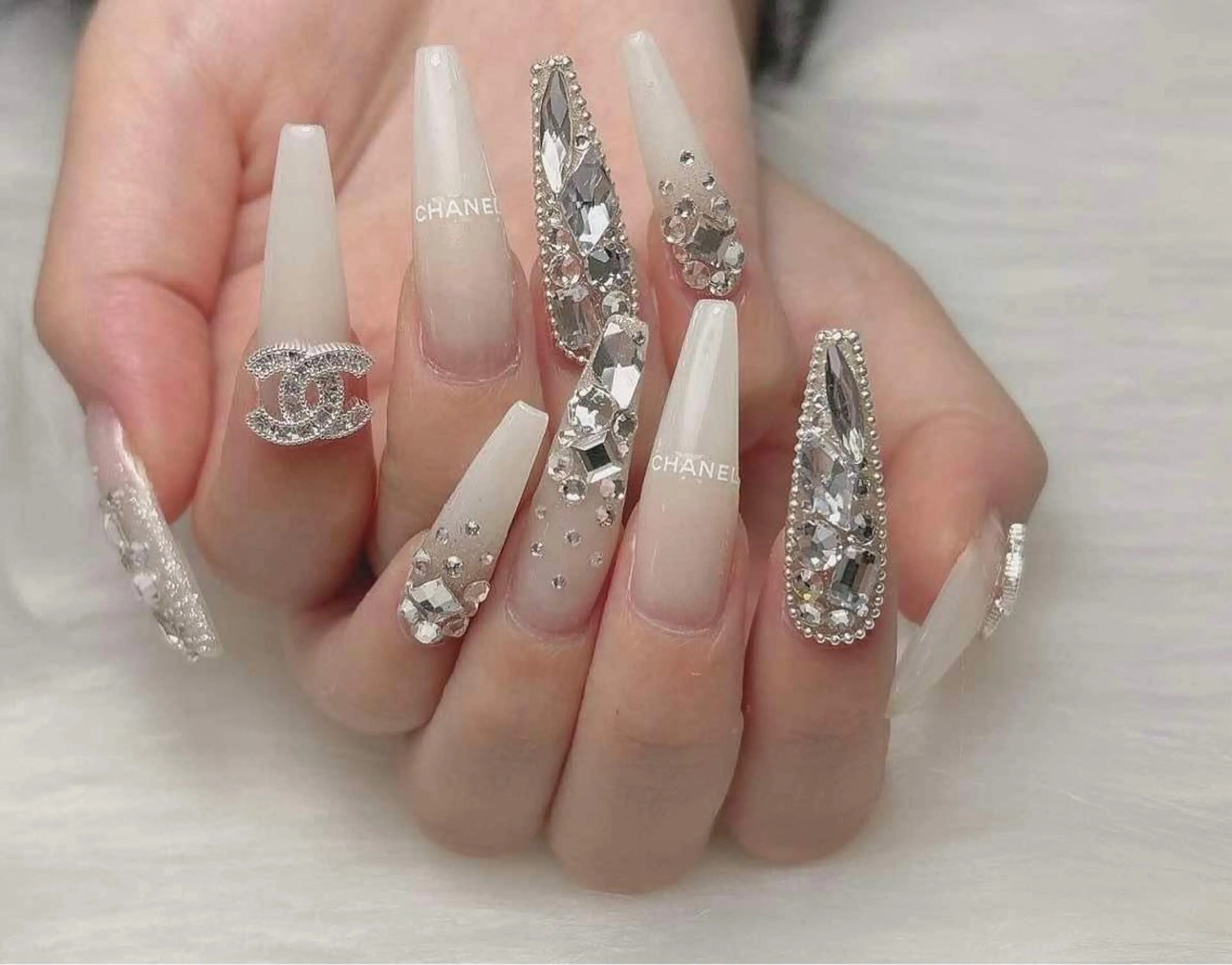 ネイル 長さ出し グラデーション キラキラネイル マグネットネイル ミラーネイル Lee Nails チップ長さだし専門店のネイルデザイン